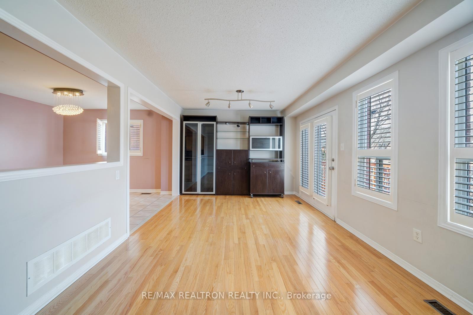 Photo 20 of 60 Harmony Road, Vaughan, Patterson — HOMEH