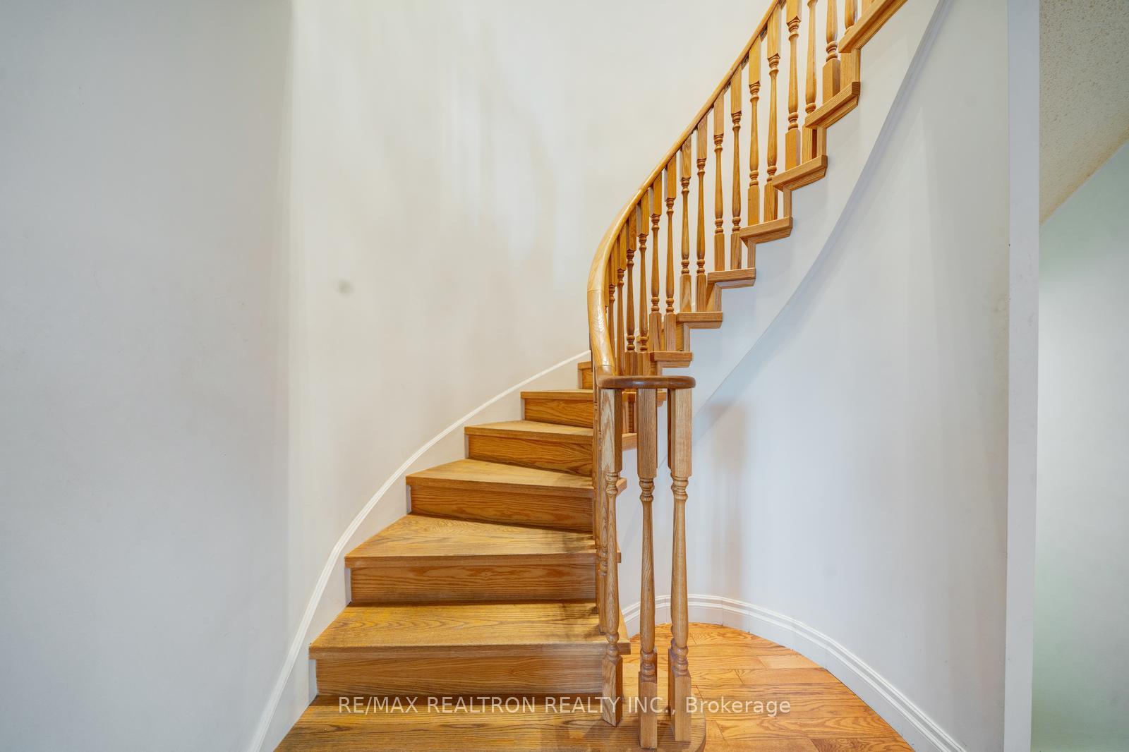 Photo 21 of 60 Harmony Road, Vaughan, Patterson — HOMEH