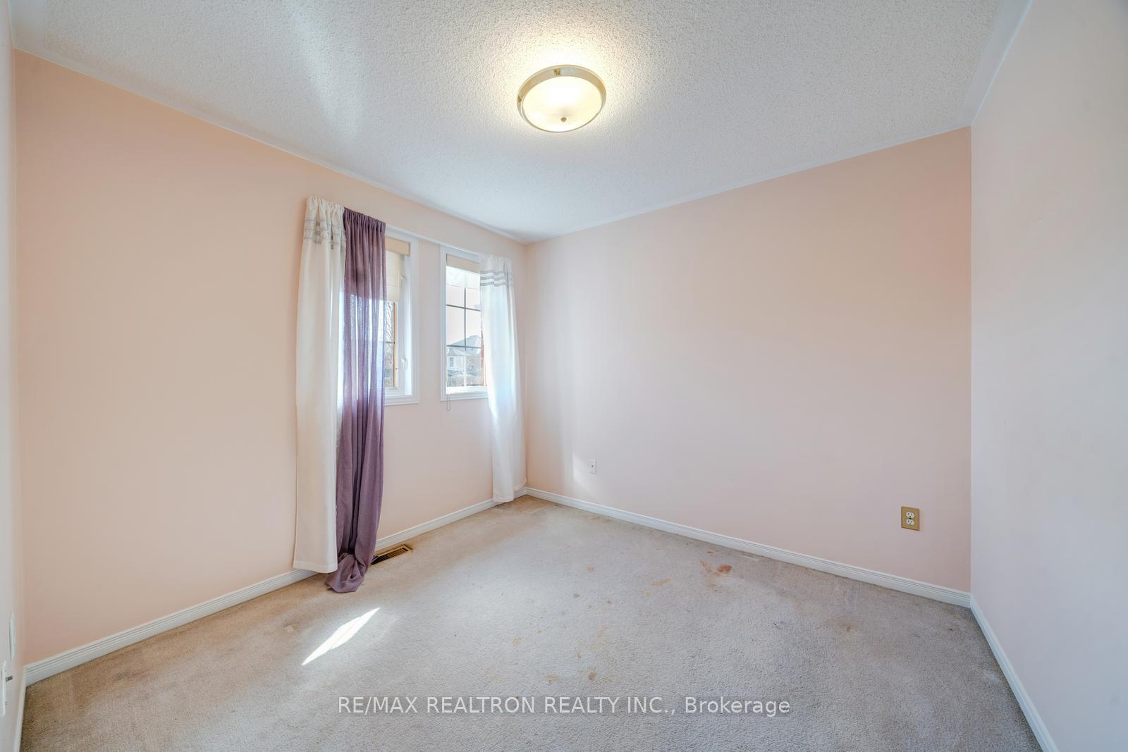 Photo 36 of 60 Harmony Road, Vaughan, Patterson — HOMEH