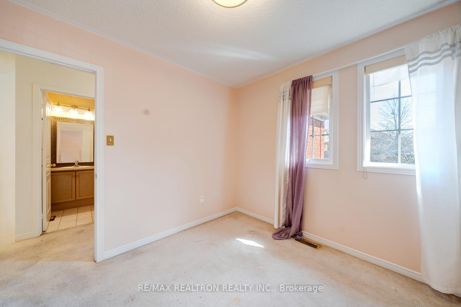 Photo 37 of 60 Harmony Road, Vaughan, Patterson — HOMEH