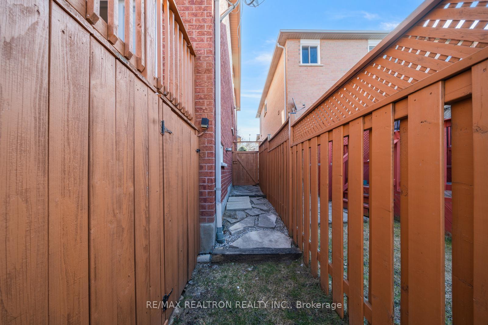 Photo 50 of 60 Harmony Road, Vaughan, Patterson — HOMEH
