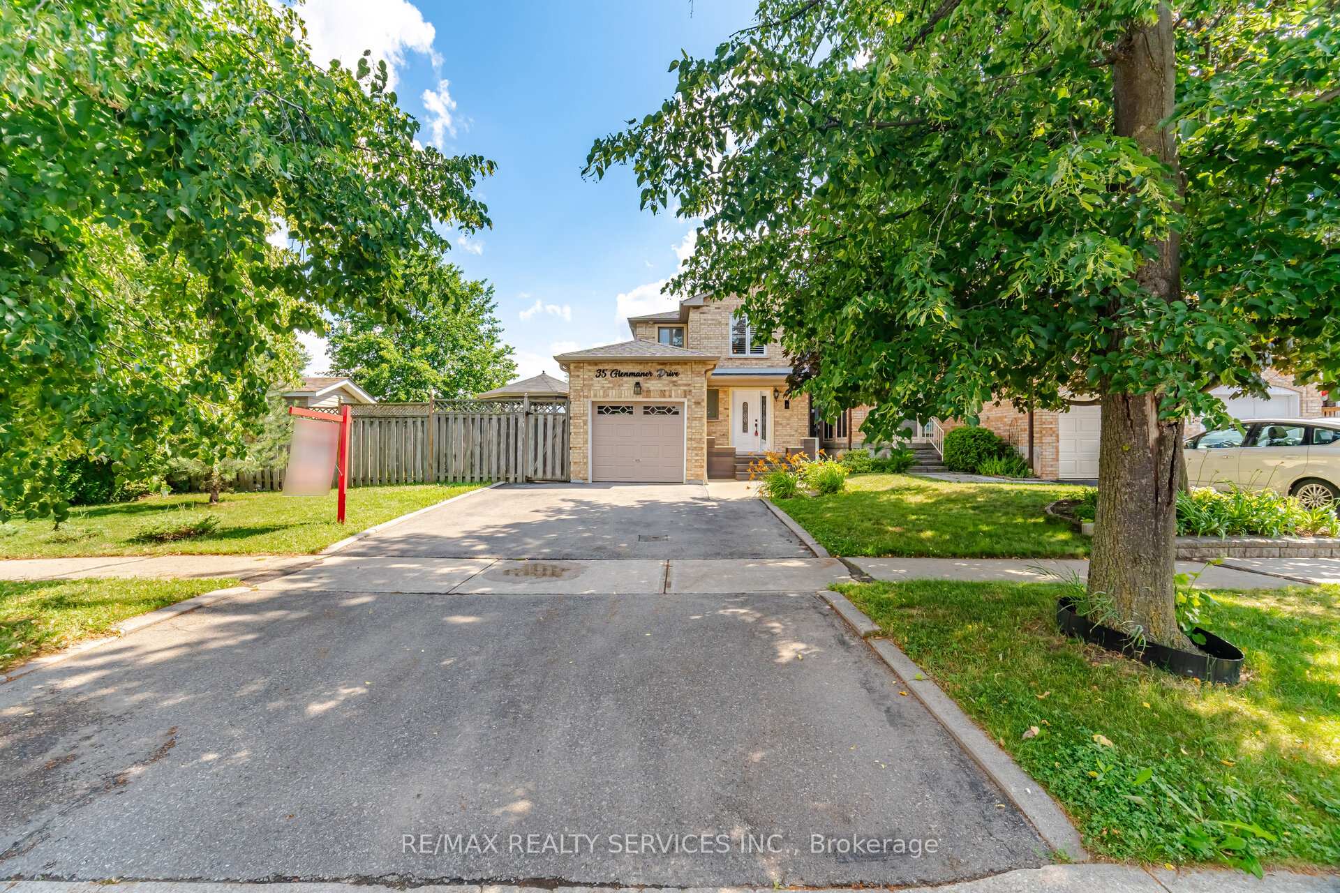 Photo 3 of 35 Glenmanor Drive, Brampton, Heart Lake West — HOMEH