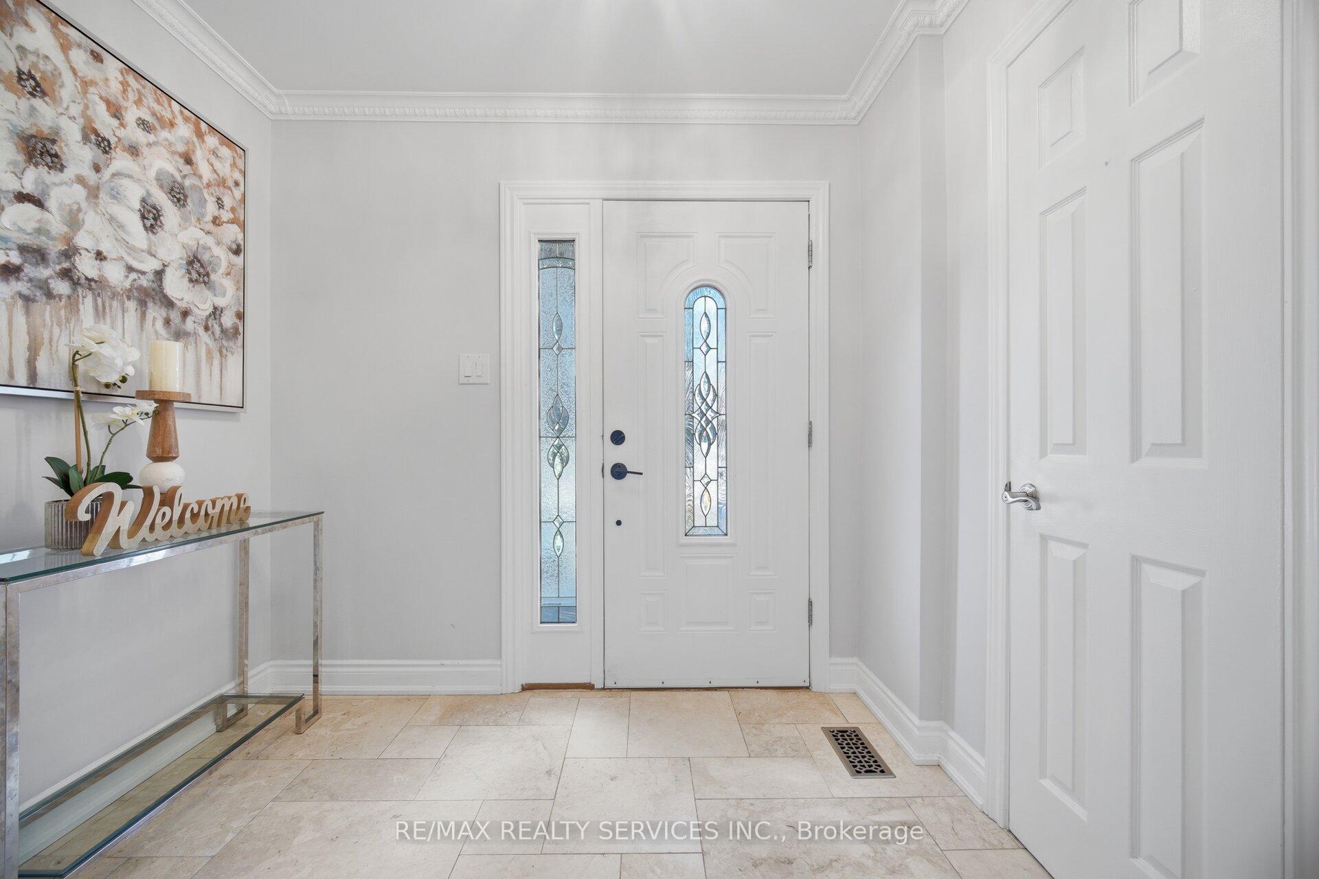 Photo 6 of 35 Glenmanor Drive, Brampton, Heart Lake West — HOMEH