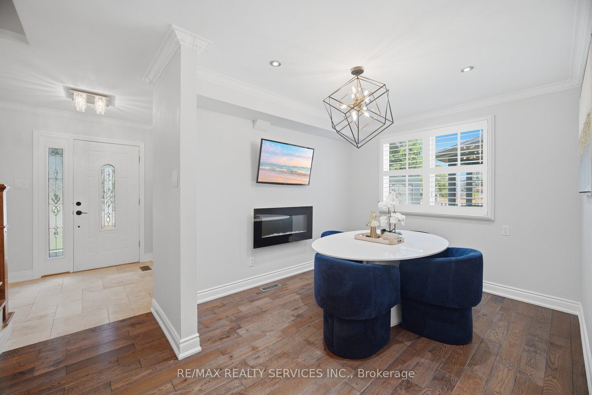 Photo 8 of 35 Glenmanor Drive, Brampton, Heart Lake West — HOMEH