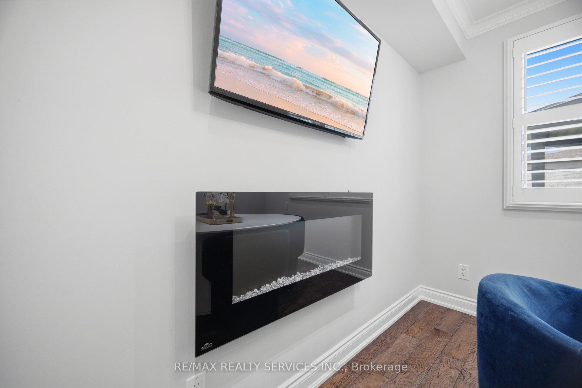 Photo 9 of 35 Glenmanor Drive, Brampton, Heart Lake West — HOMEH