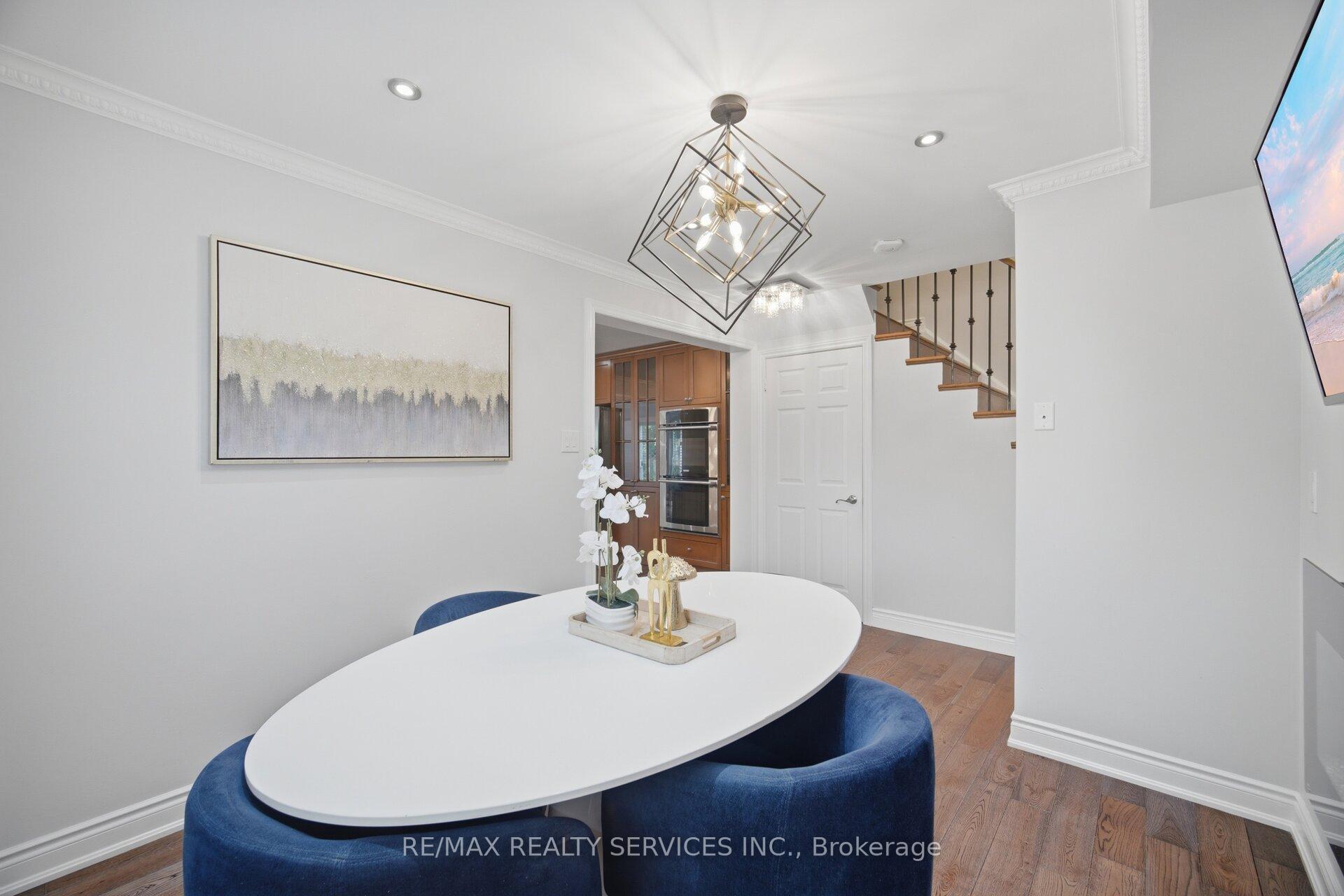 Photo 10 of 35 Glenmanor Drive, Brampton, Heart Lake West — HOMEH