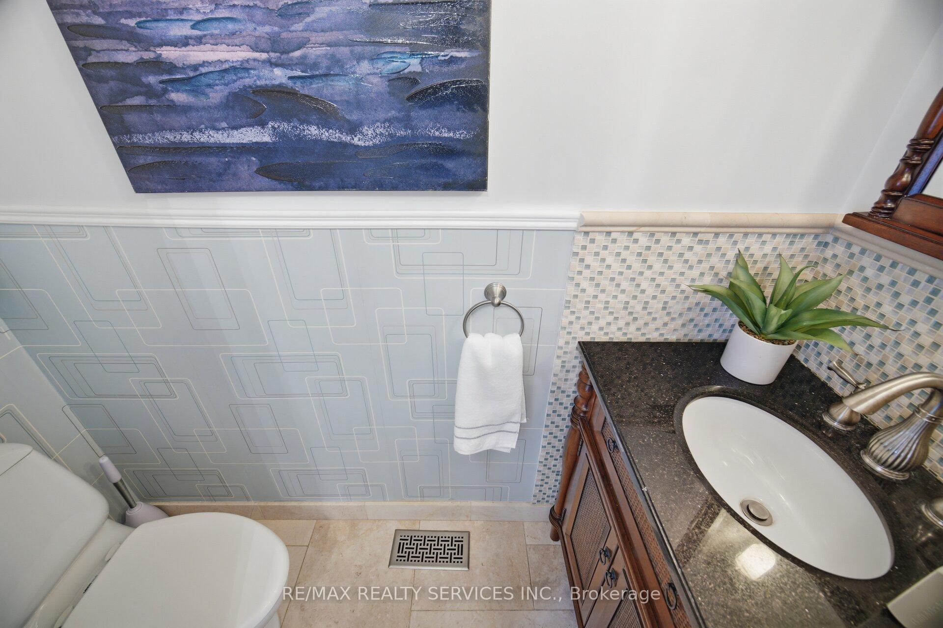 Photo 20 of 35 Glenmanor Drive, Brampton, Heart Lake West — HOMEH