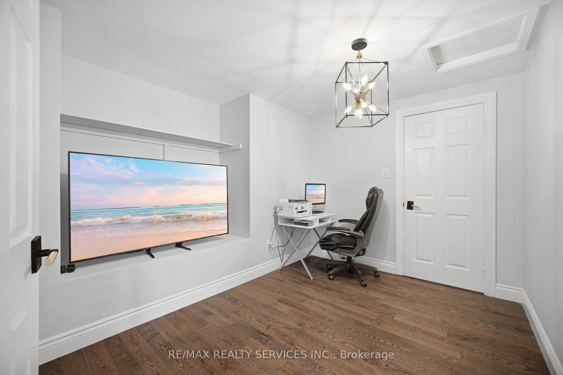 Photo 23 of 35 Glenmanor Drive, Brampton, Heart Lake West — HOMEH