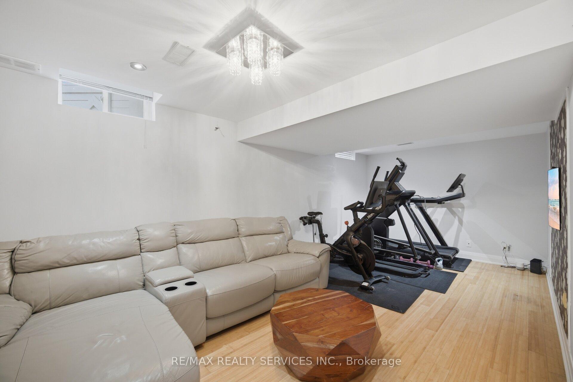 Photo 36 of 35 Glenmanor Drive, Brampton, Heart Lake West — HOMEH