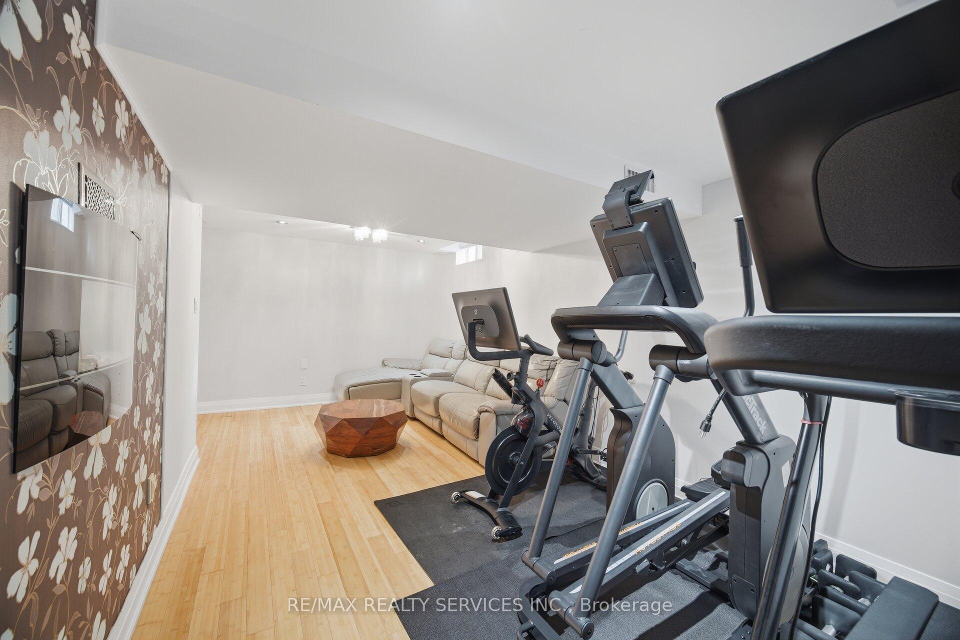Photo 38 of 35 Glenmanor Drive, Brampton, Heart Lake West — HOMEH