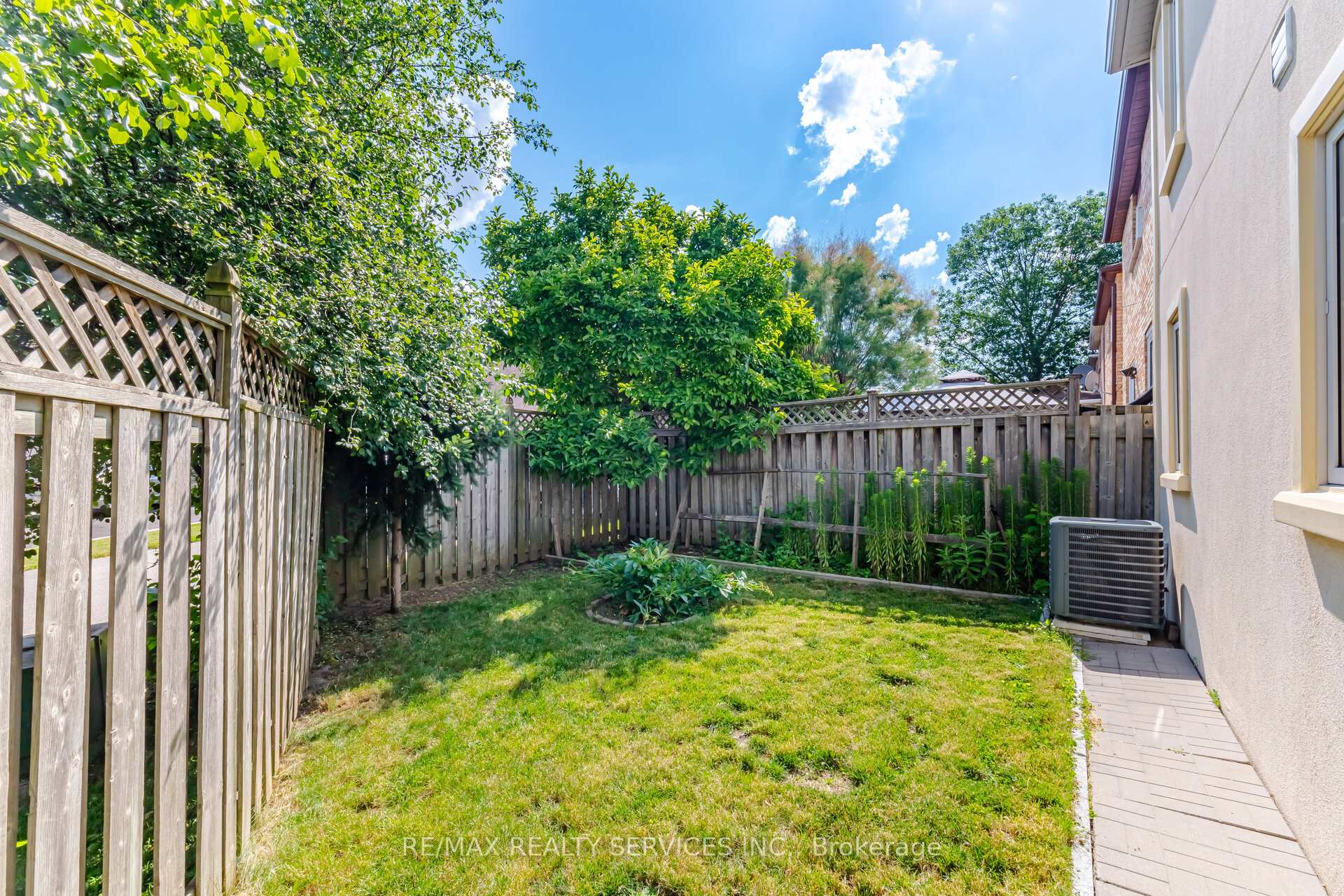 Photo 49 of 35 Glenmanor Drive, Brampton, Heart Lake West — HOMEH