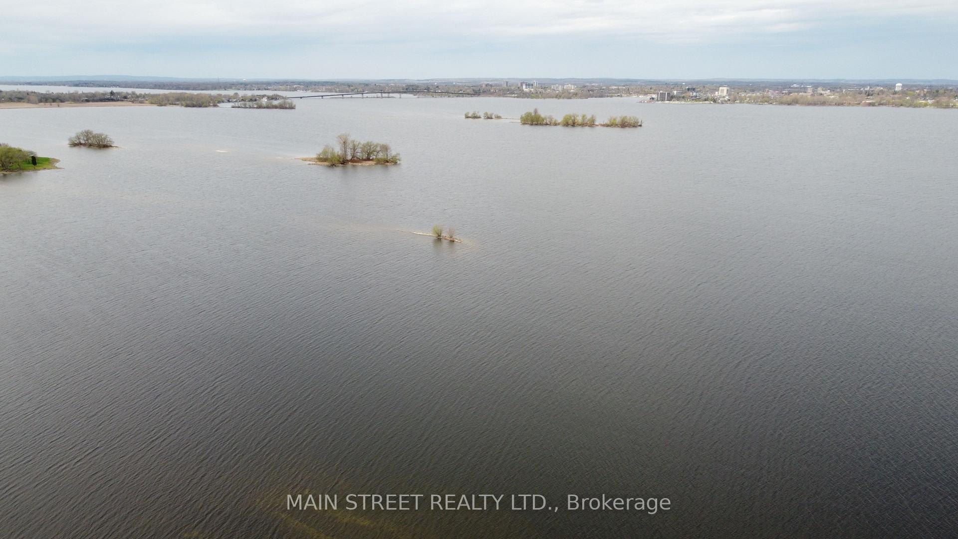 Photo 3 of 35 Peats Point Road, Prince Edward County, Ameliasburg Ward — HOMEH