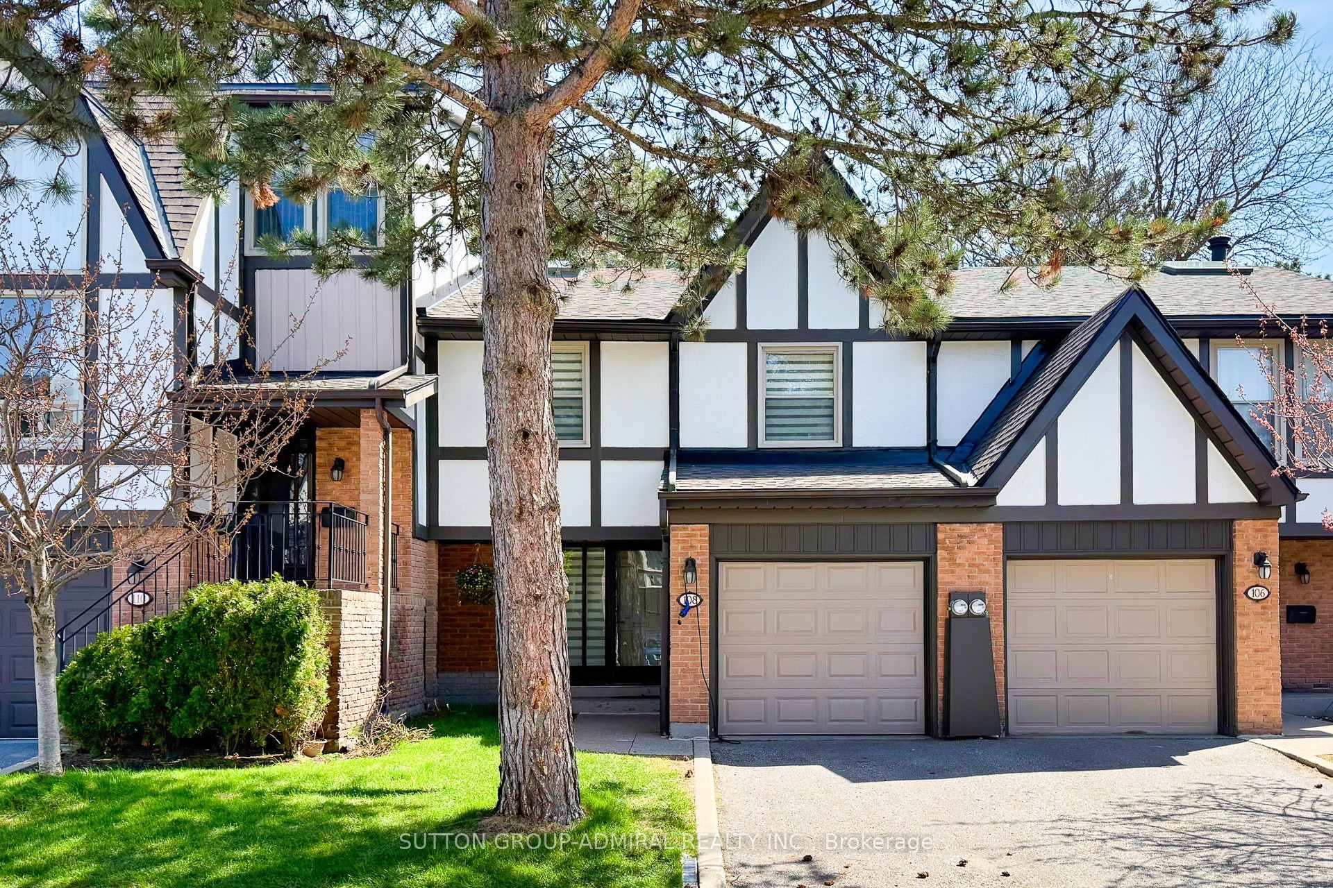 Front of 108 English Ivy Way