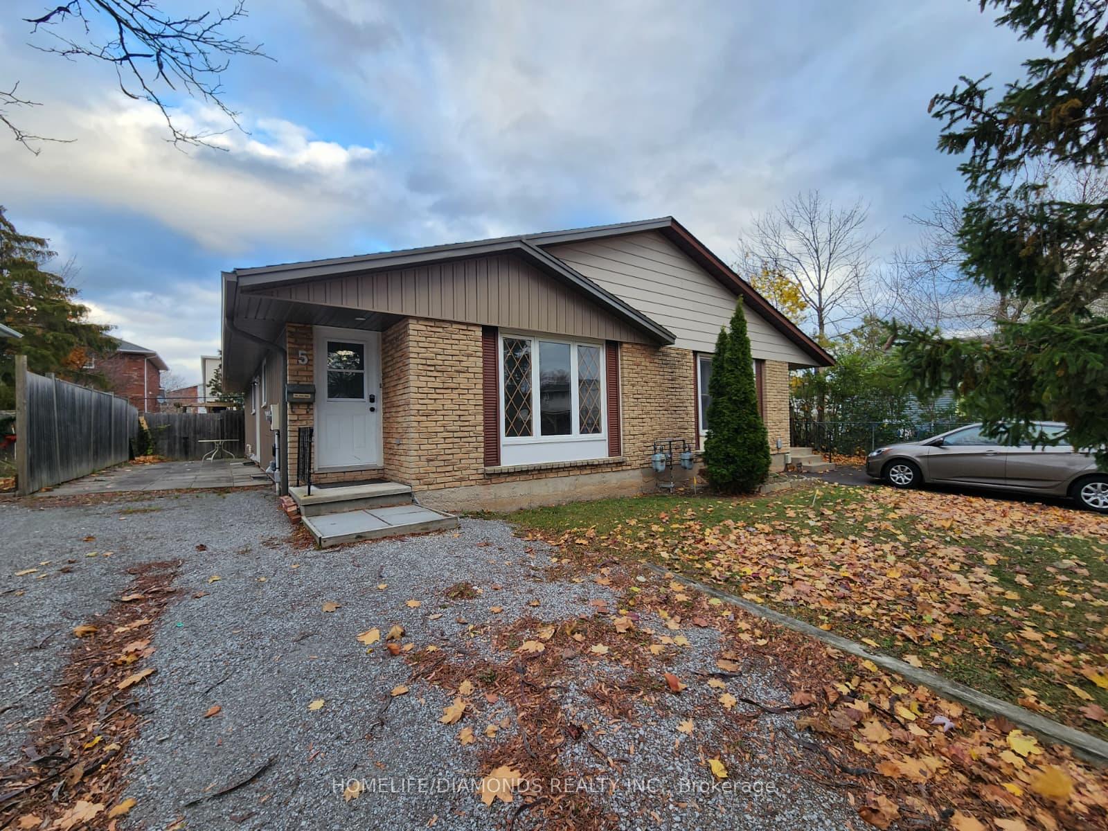 Front of Unit LOWER, 5 Calcott Court
