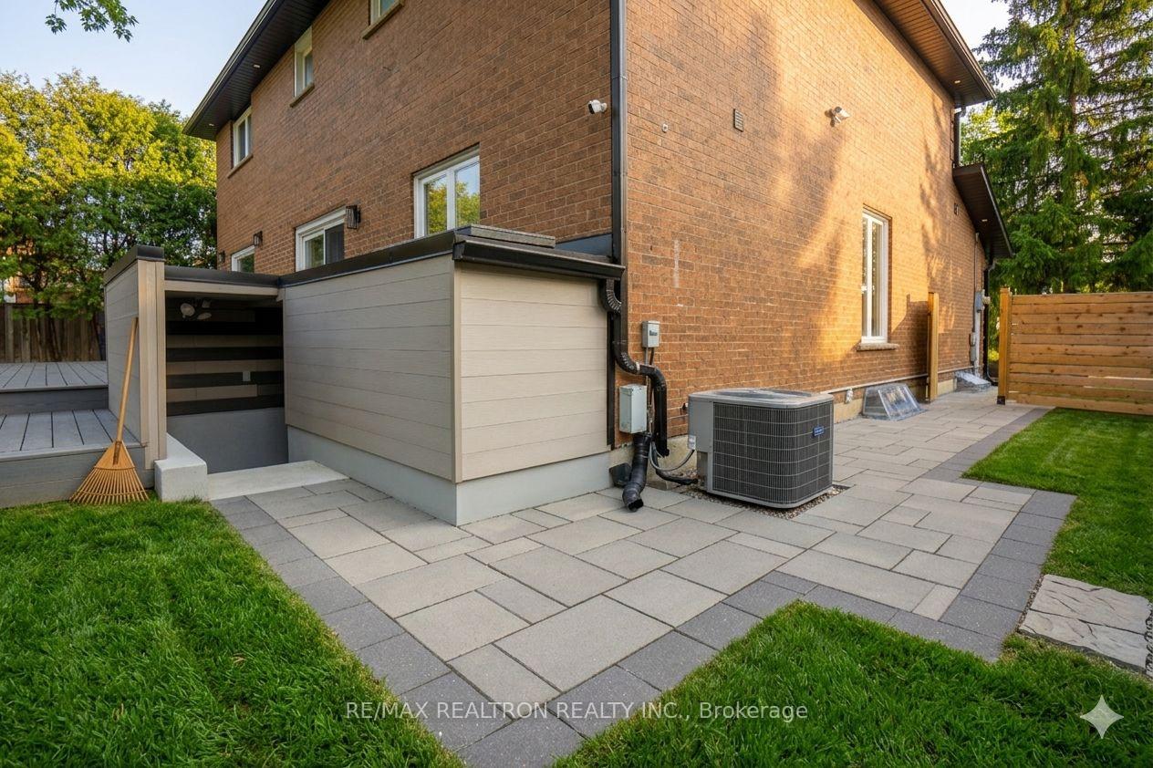 Photo 2 of Unit Lower, 3 Evergreen Crescent, Markham, Aileen-Willowbrook — HOMEH