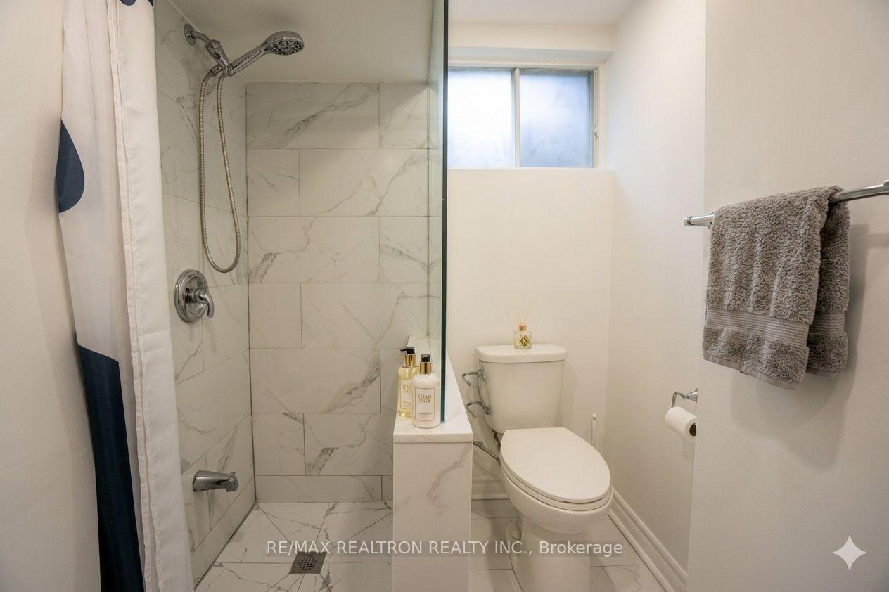 Photo 5 of Unit Lower, 3 Evergreen Crescent, Markham, Aileen-Willowbrook — HOMEH