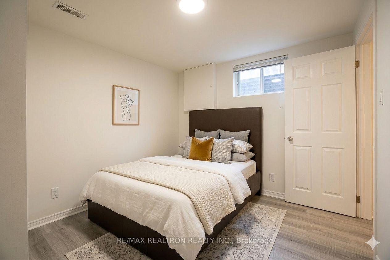 Photo 6 of Unit Lower, 3 Evergreen Crescent, Markham, Aileen-Willowbrook — HOMEH
