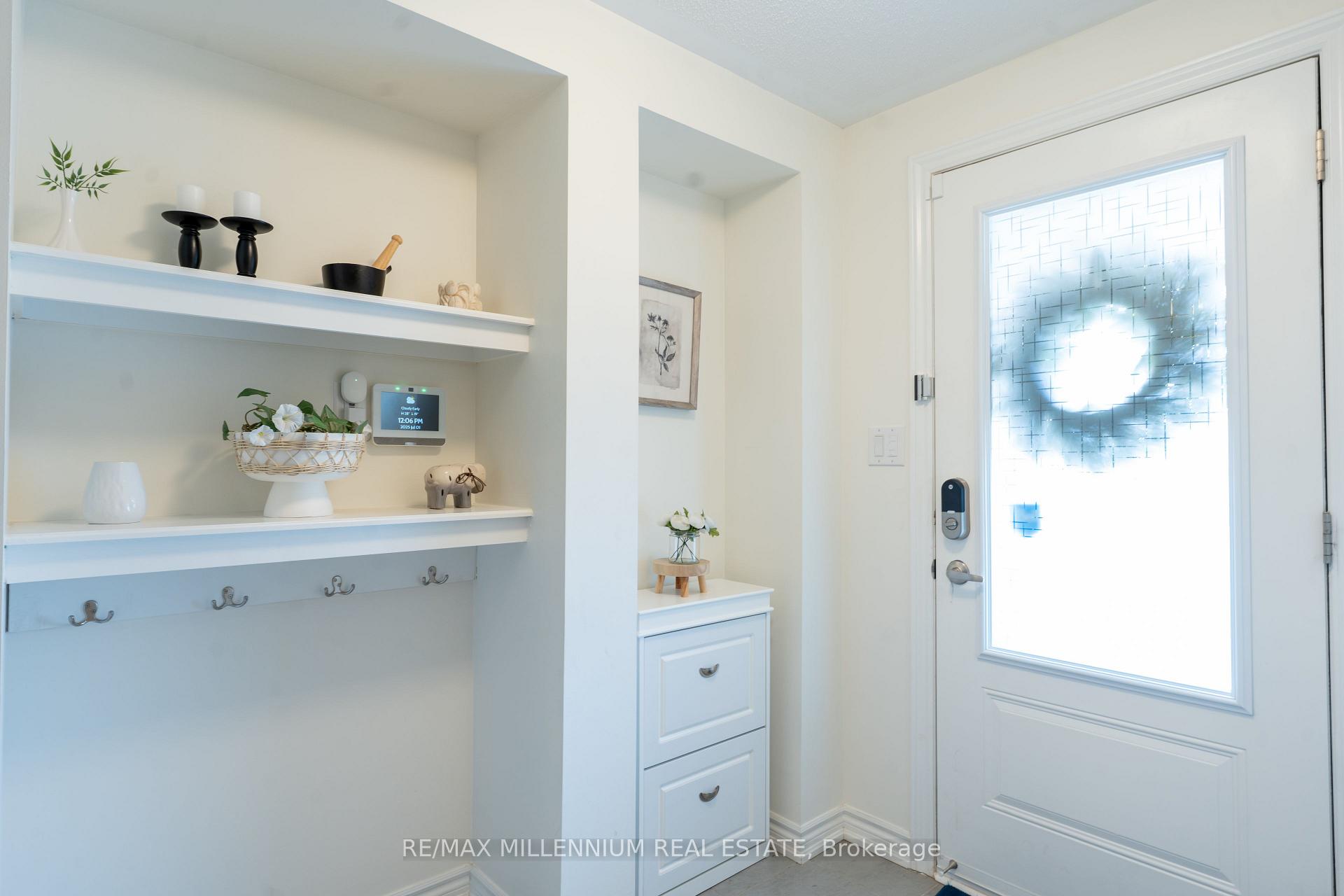 Photo 2 of 974 Hickory Crescent, Milton, Cobban — HOMEH