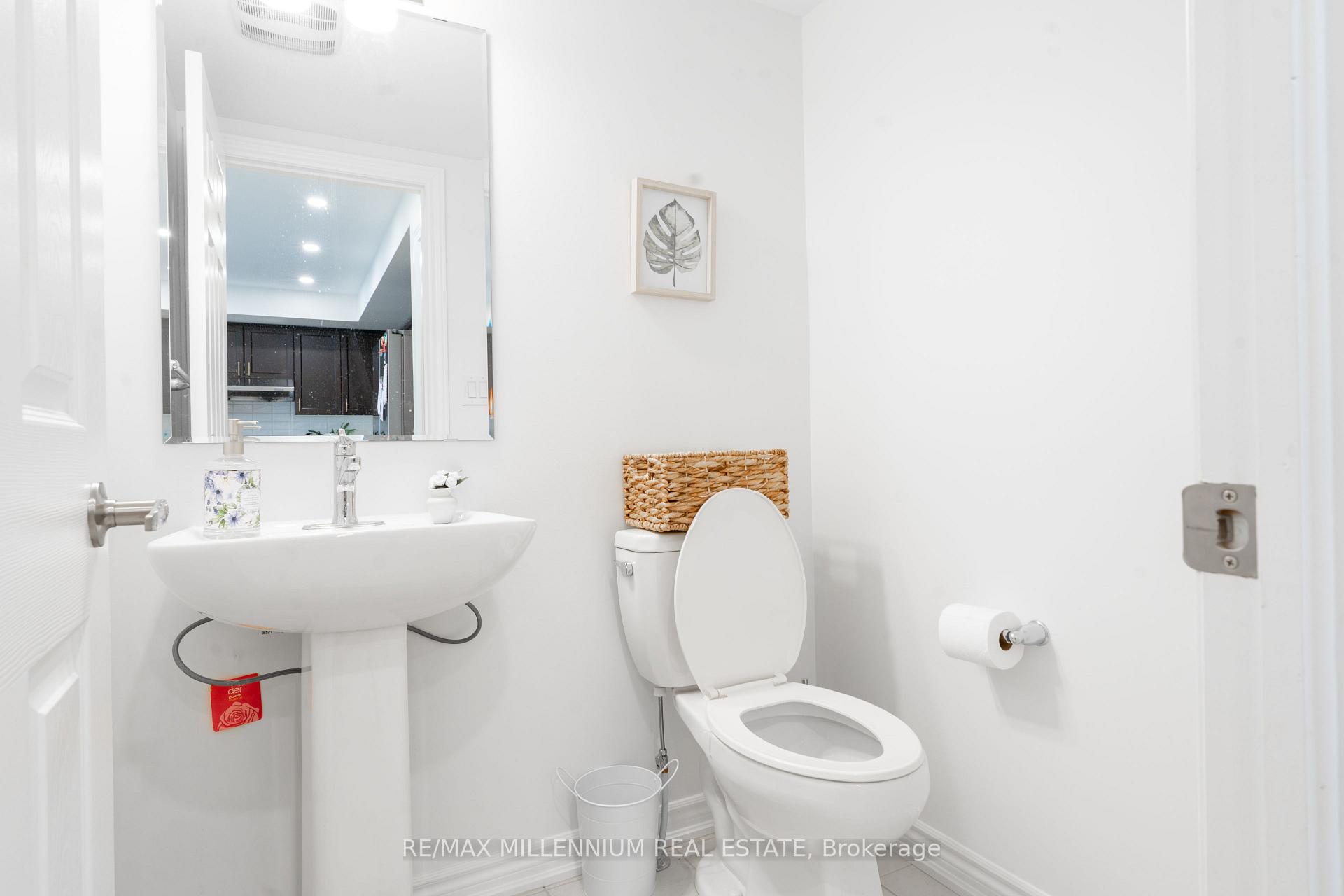 Photo 5 of 974 Hickory Crescent, Milton, Cobban — HOMEH