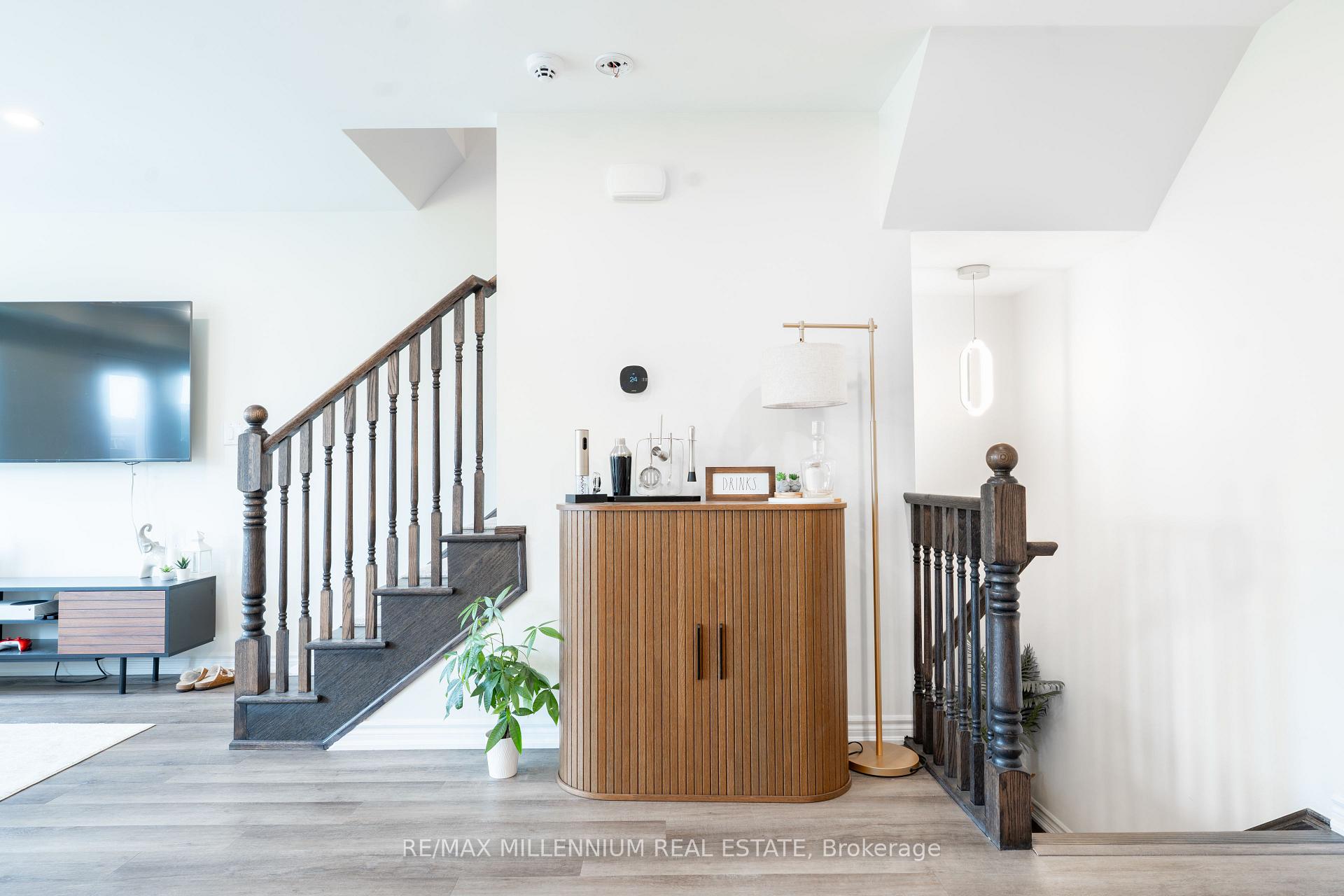 Photo 6 of 974 Hickory Crescent, Milton, Cobban — HOMEH