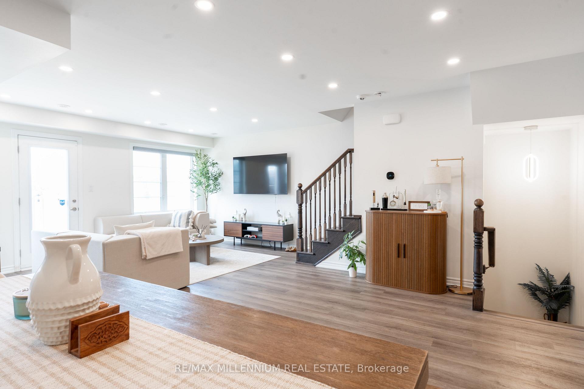 Photo 7 of 974 Hickory Crescent, Milton, Cobban — HOMEH