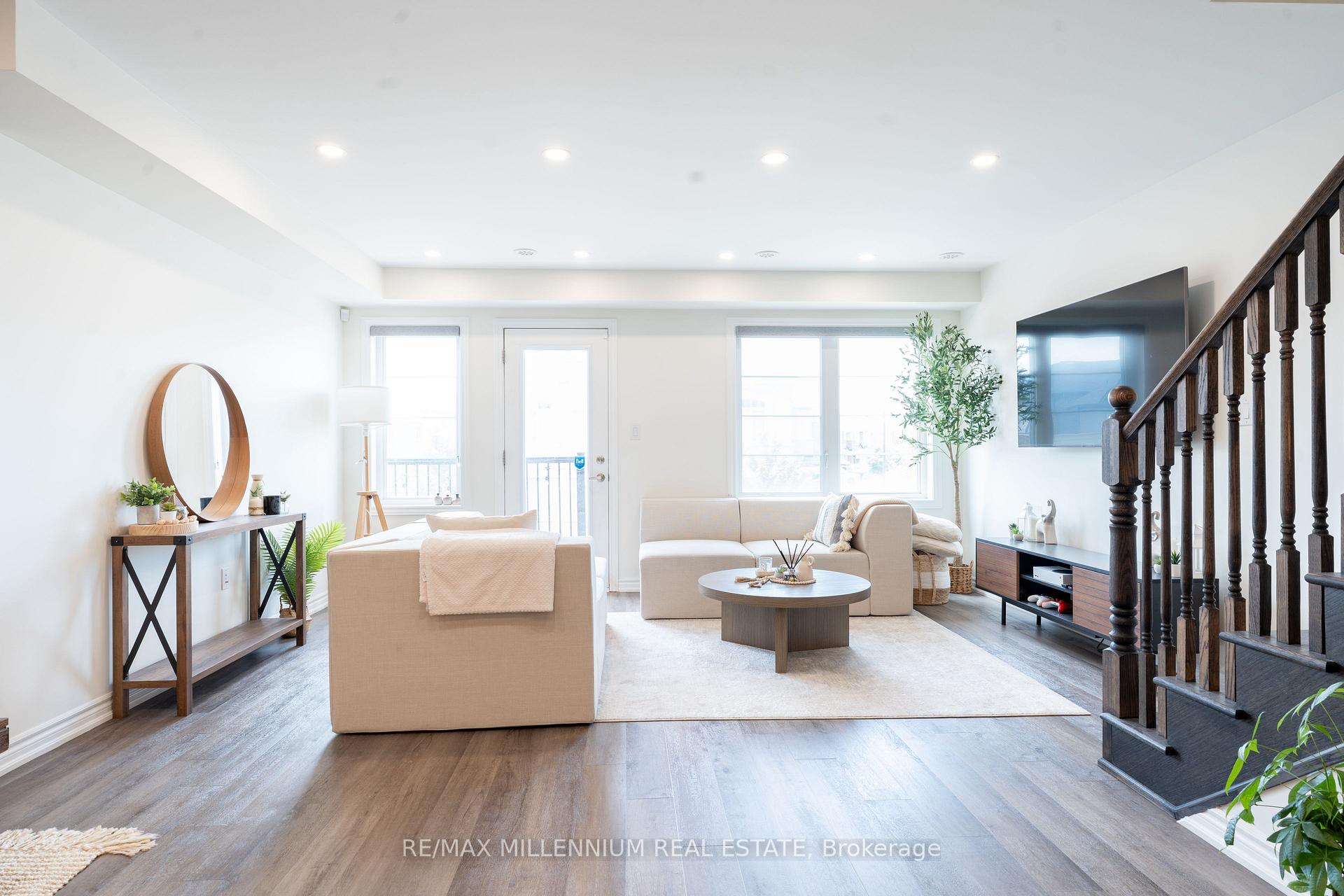 Photo 8 of 974 Hickory Crescent, Milton, Cobban — HOMEH