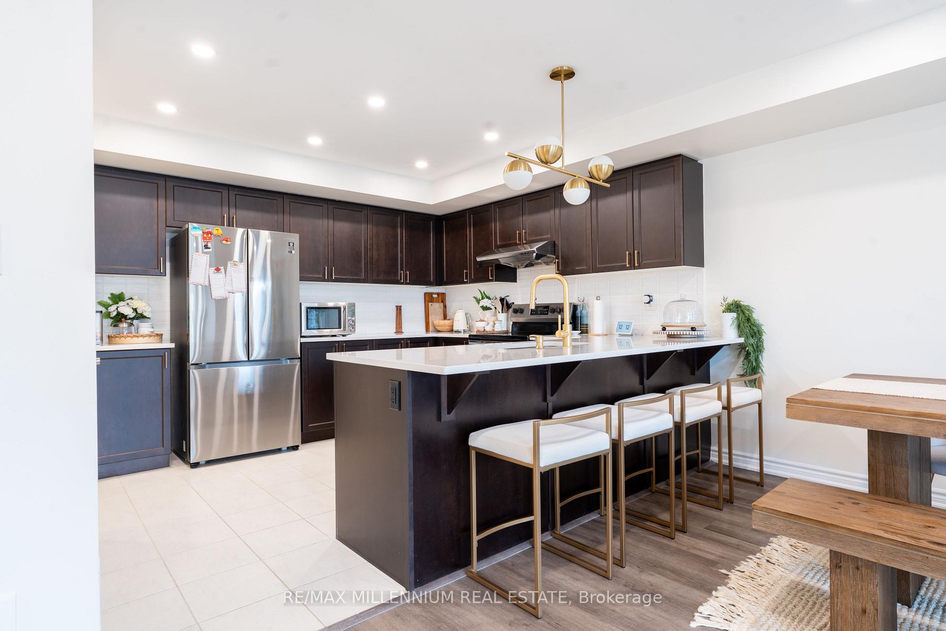 Photo 9 of 974 Hickory Crescent, Milton, Cobban — HOMEH