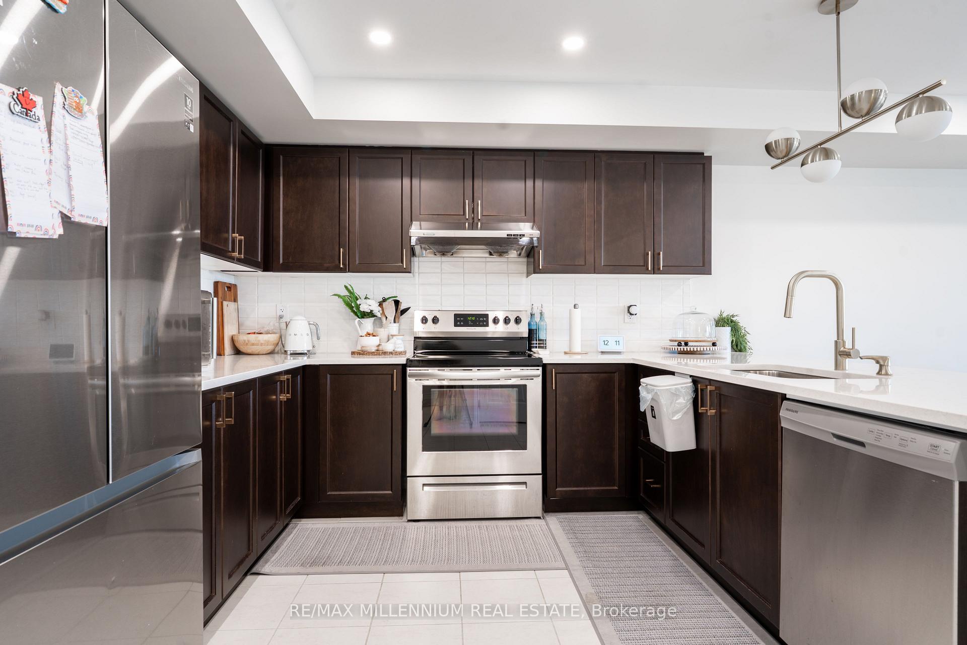 Photo 10 of 974 Hickory Crescent, Milton, Cobban — HOMEH