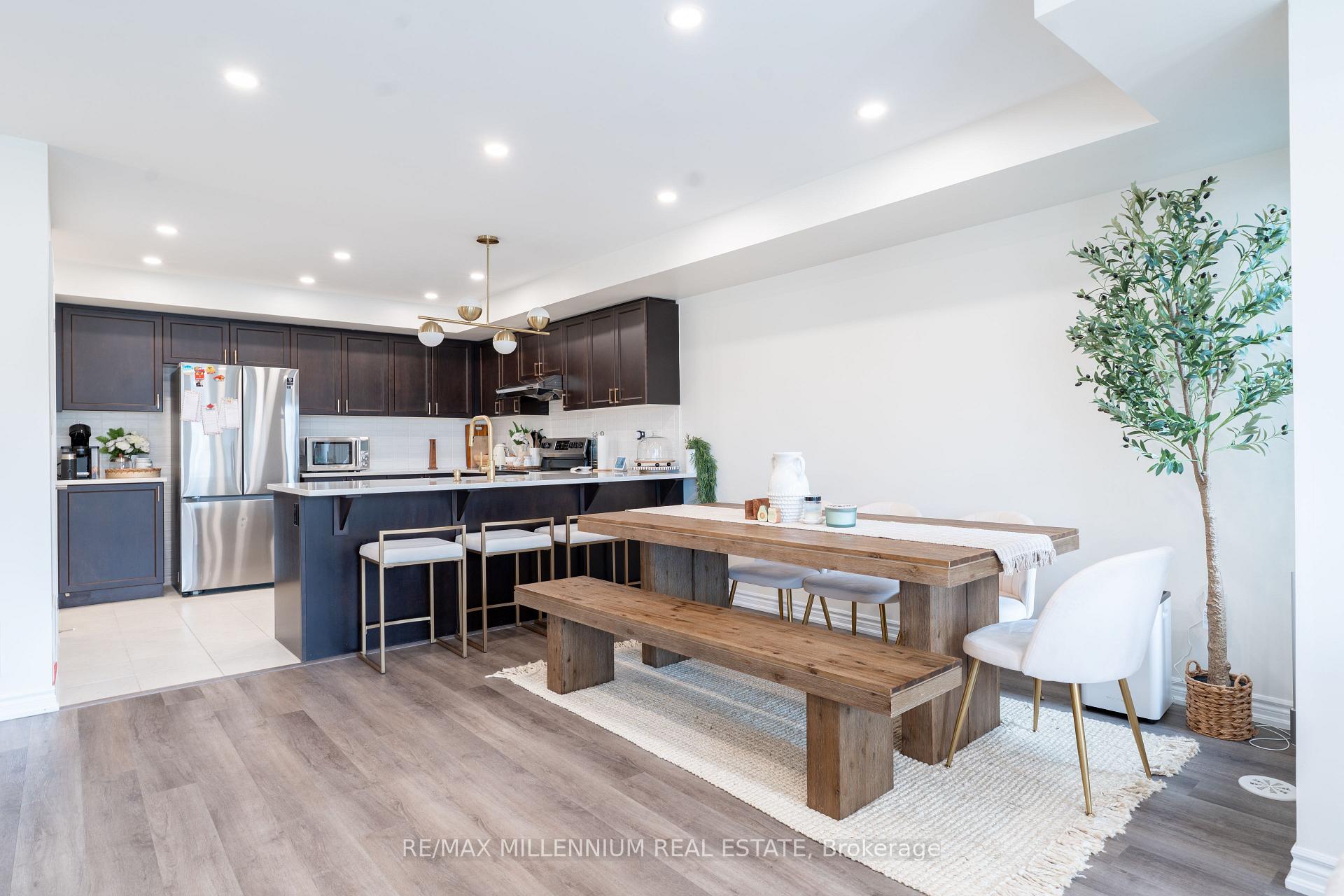 Photo 12 of 974 Hickory Crescent, Milton, Cobban — HOMEH