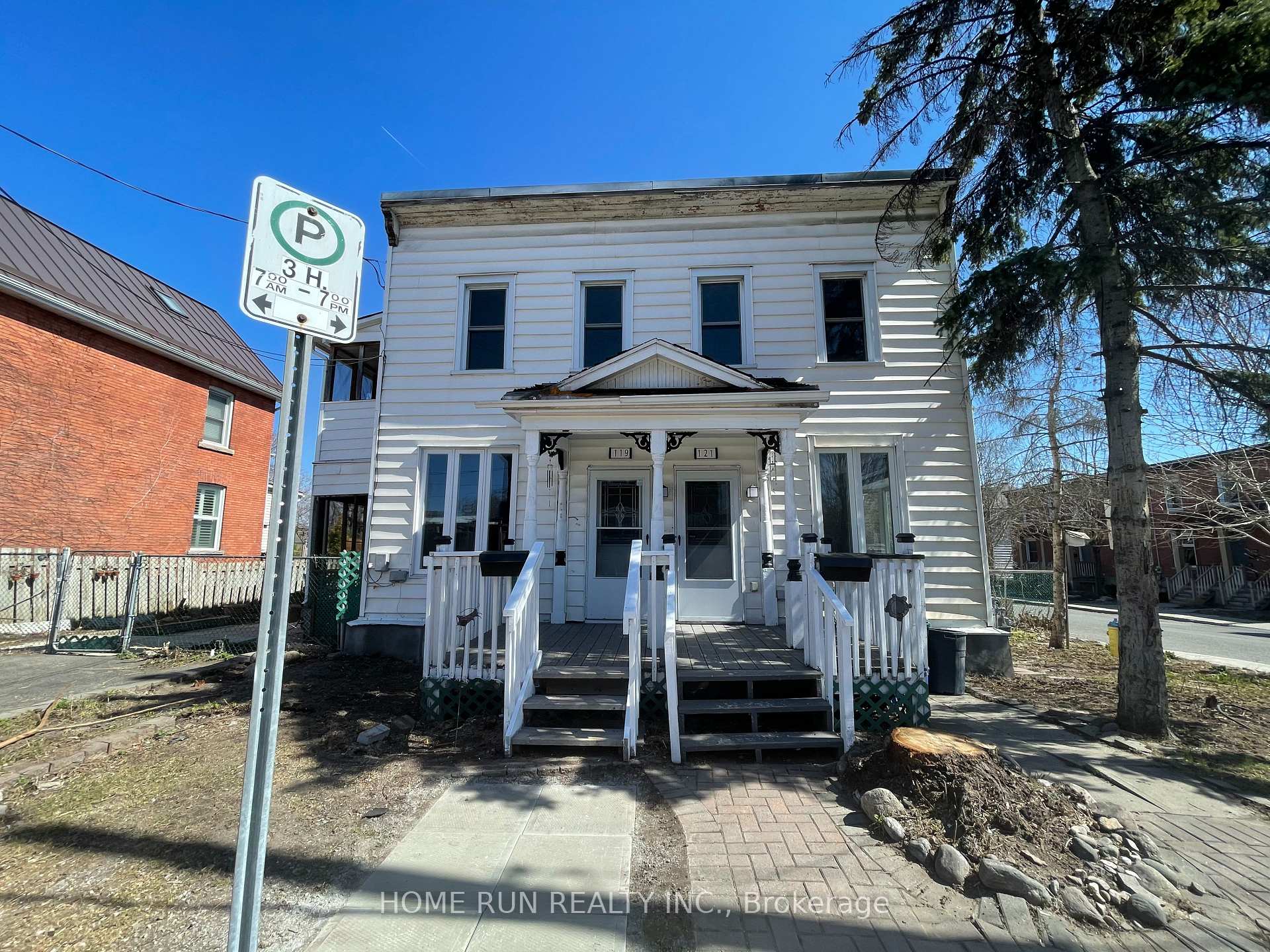 Front of 121 Concord Street E