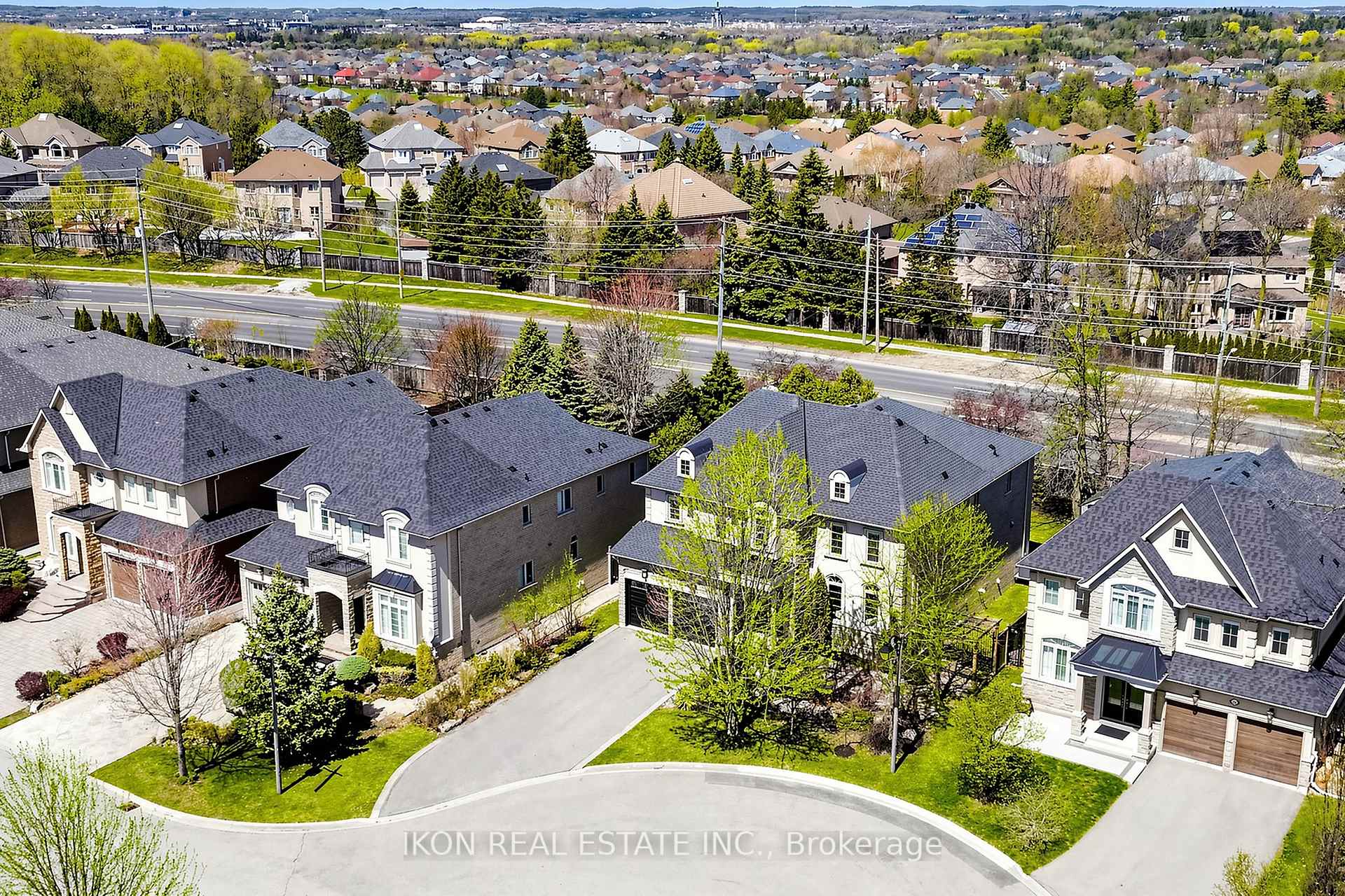 Photo 3 of 20 16th Lane, Markham, Unionville — HOMEH