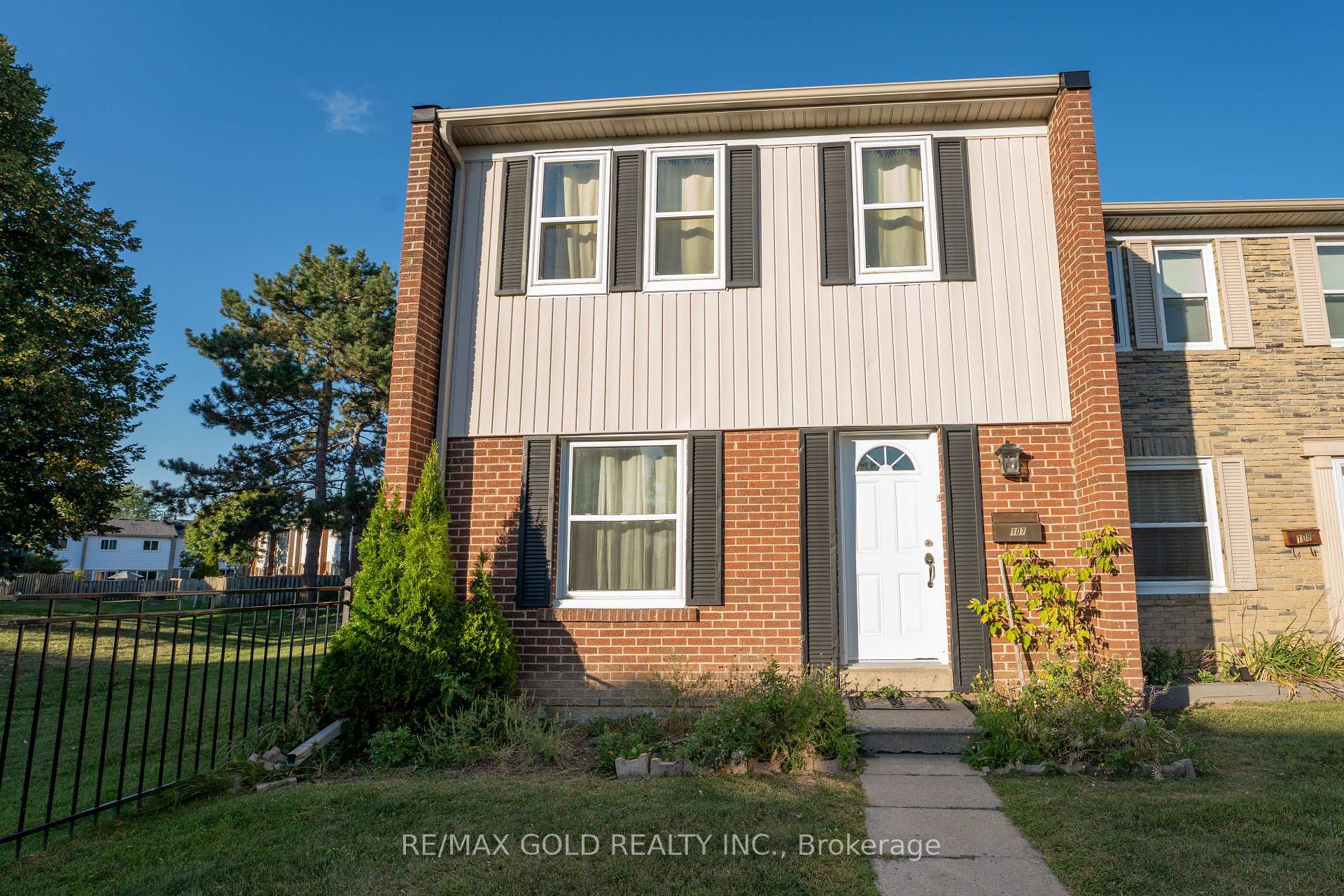 Photo 2 of Unit 107, 900 Central Park Drive, Brampton, Northgate — HOMEH