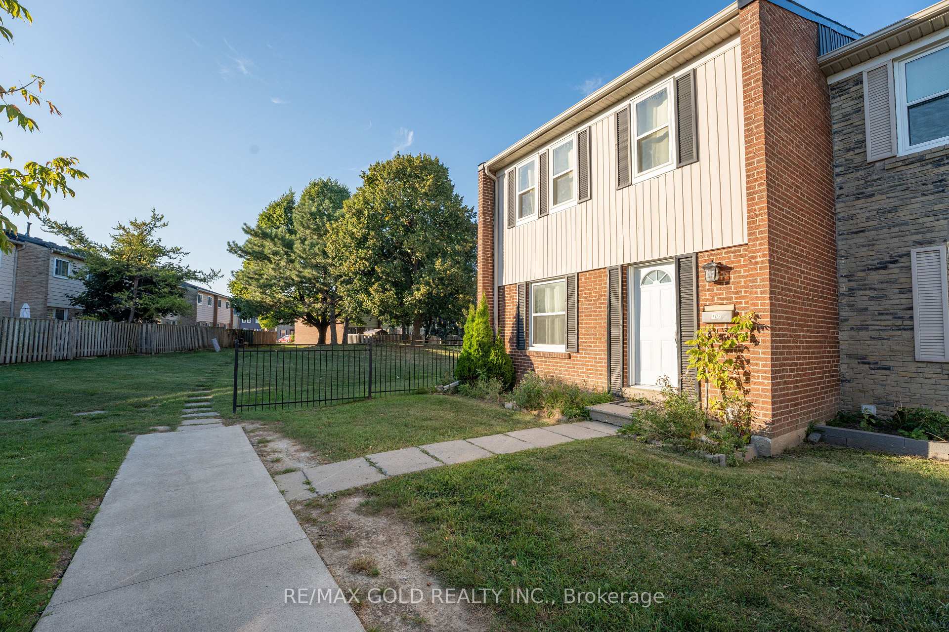 Photo 3 of Unit 107, 900 Central Park Drive, Brampton, Northgate — HOMEH