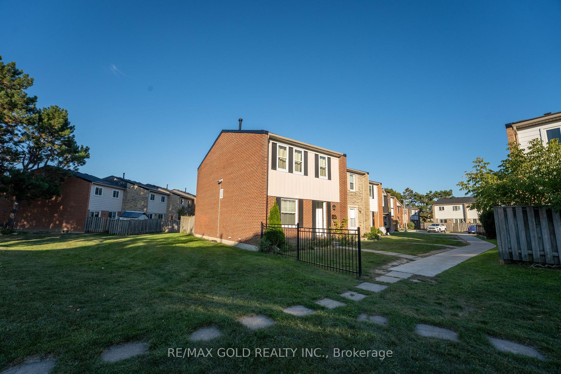 Photo 5 of Unit 107, 900 Central Park Drive, Brampton, Northgate — HOMEH