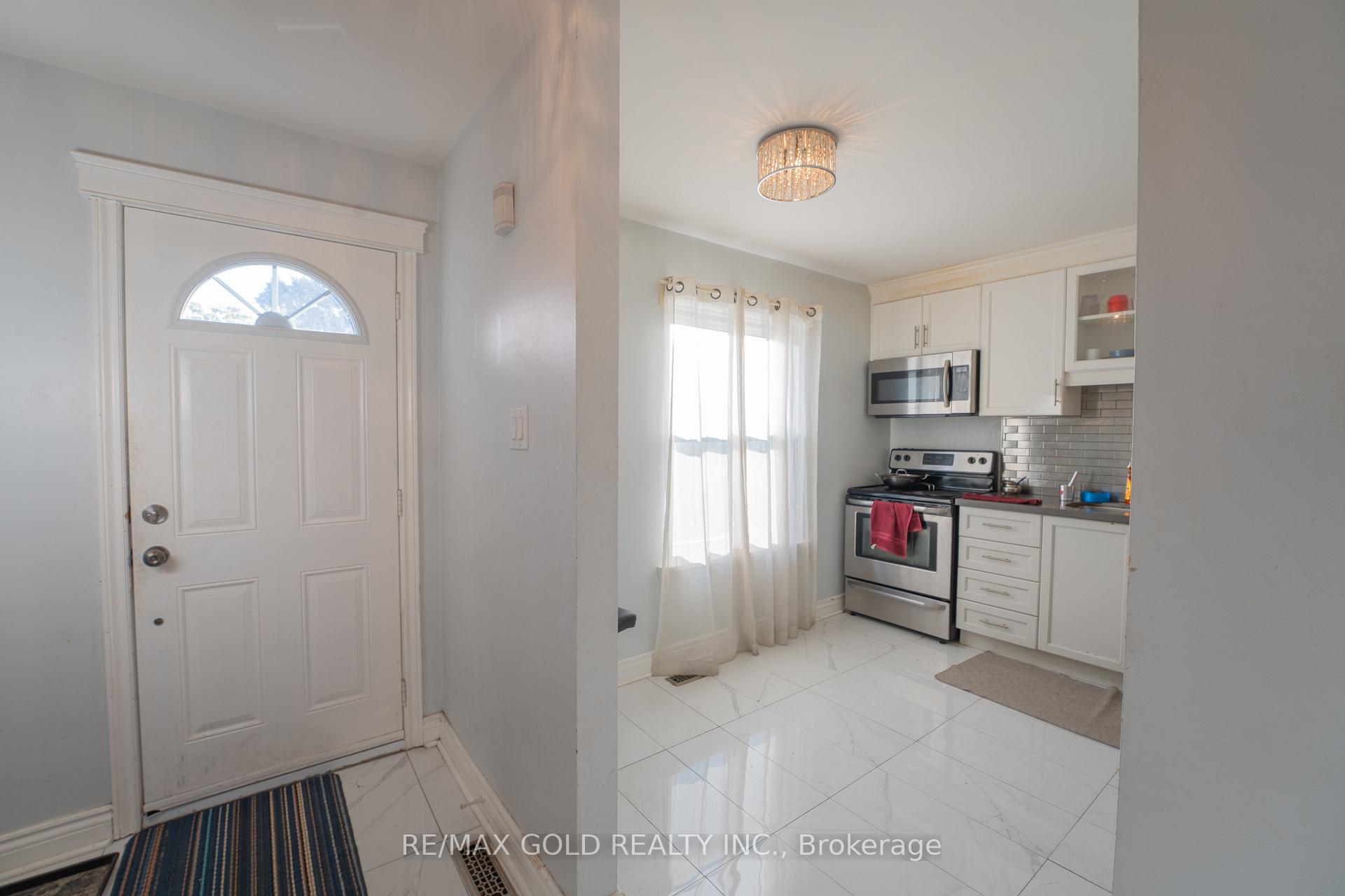 Photo 7 of Unit 107, 900 Central Park Drive, Brampton, Northgate — HOMEH