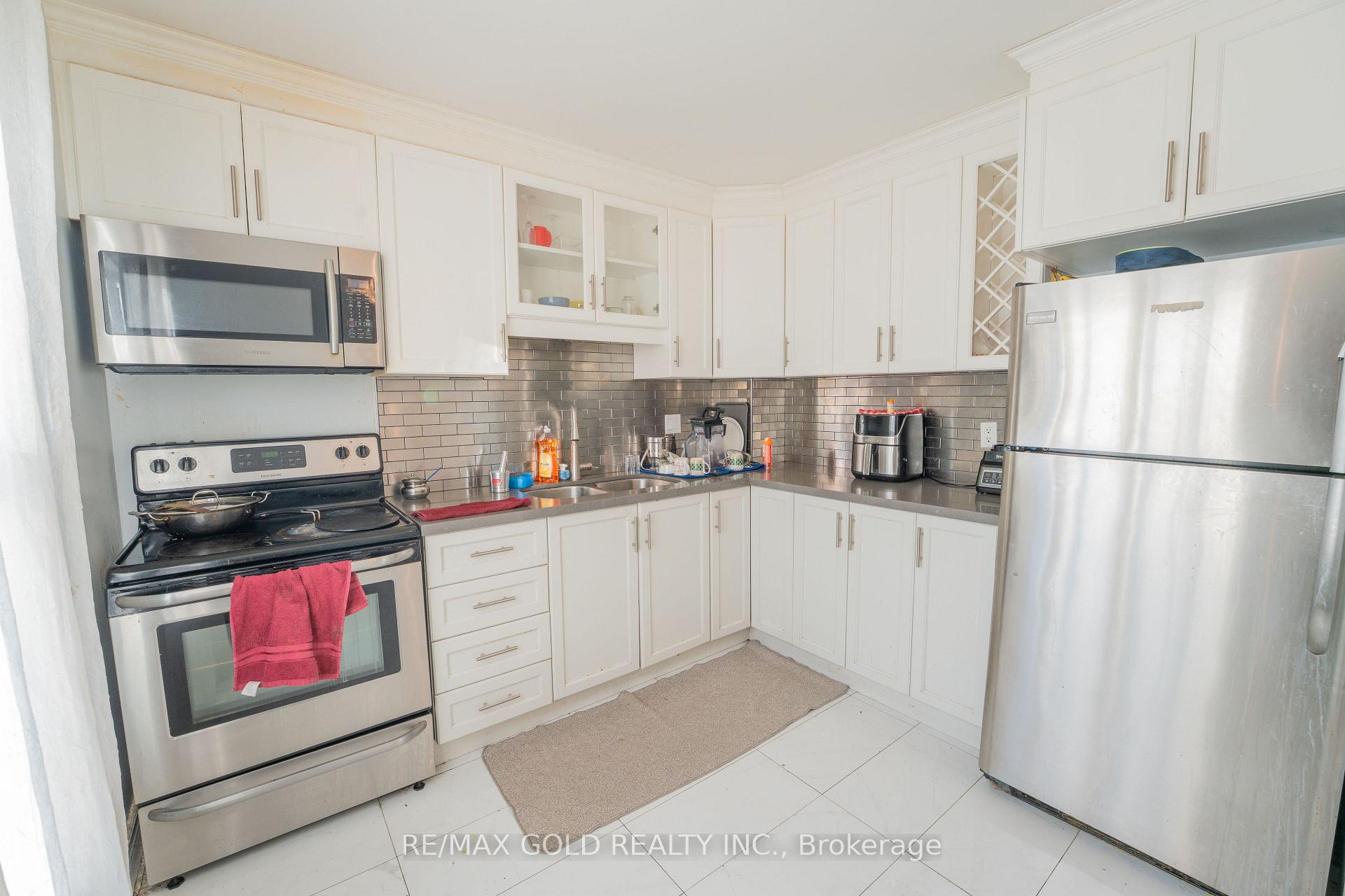 Photo 10 of Unit 107, 900 Central Park Drive, Brampton, Northgate — HOMEH