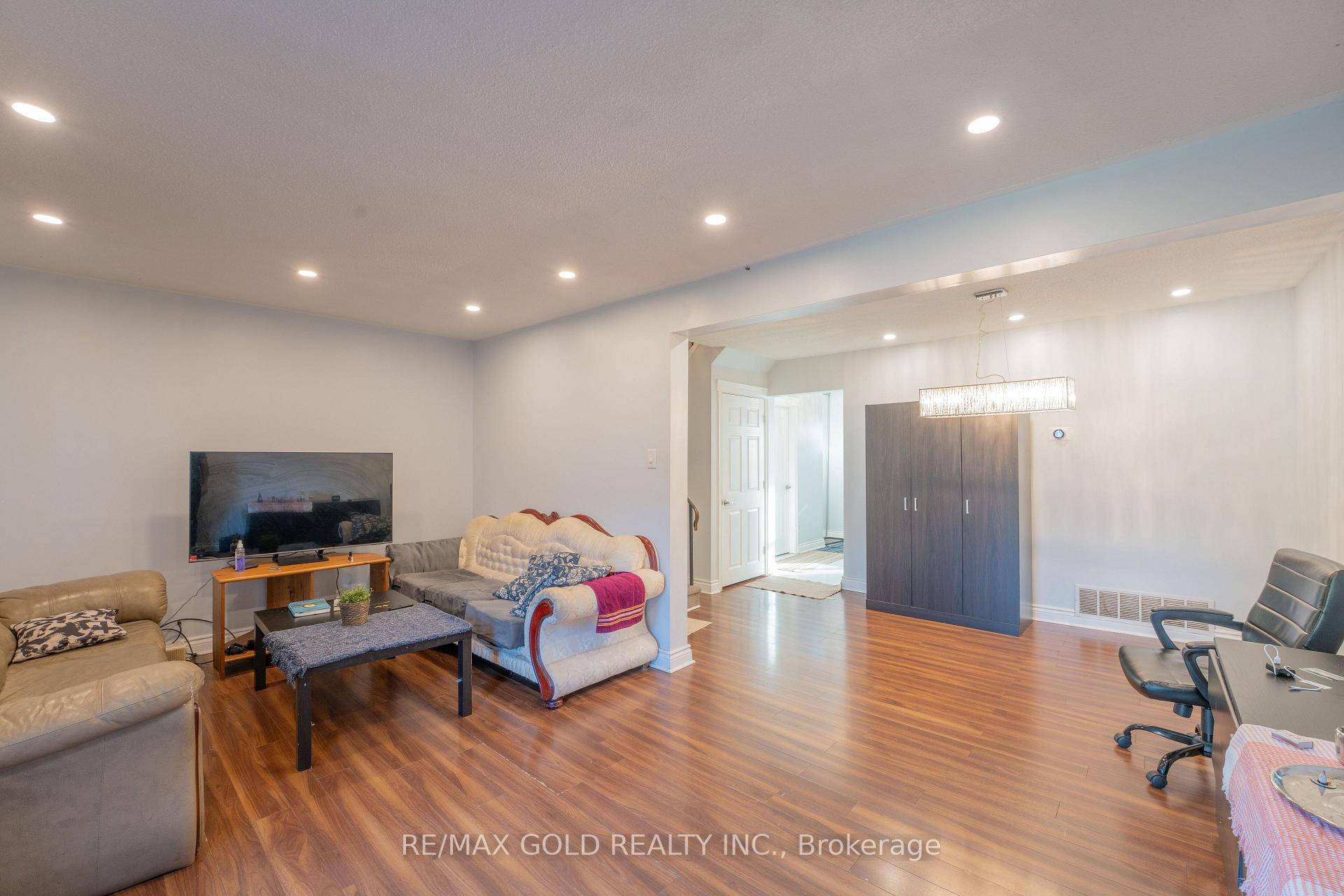 Photo 14 of Unit 107, 900 Central Park Drive, Brampton, Northgate — HOMEH