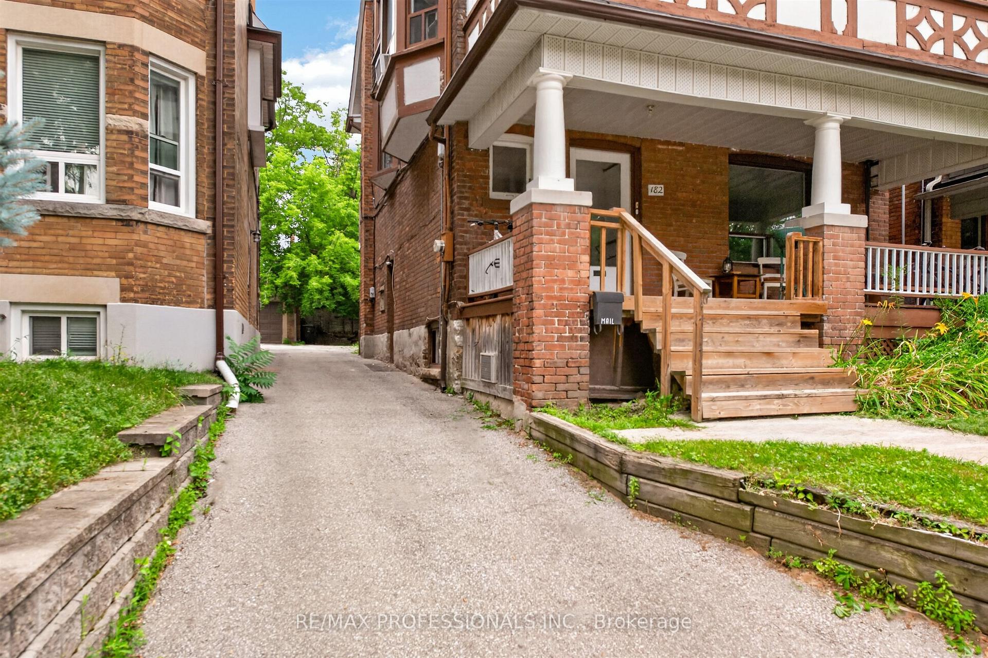 Photo 5 of 182 Geoffrey Street, Toronto, High Park-Swansea — HOMEH