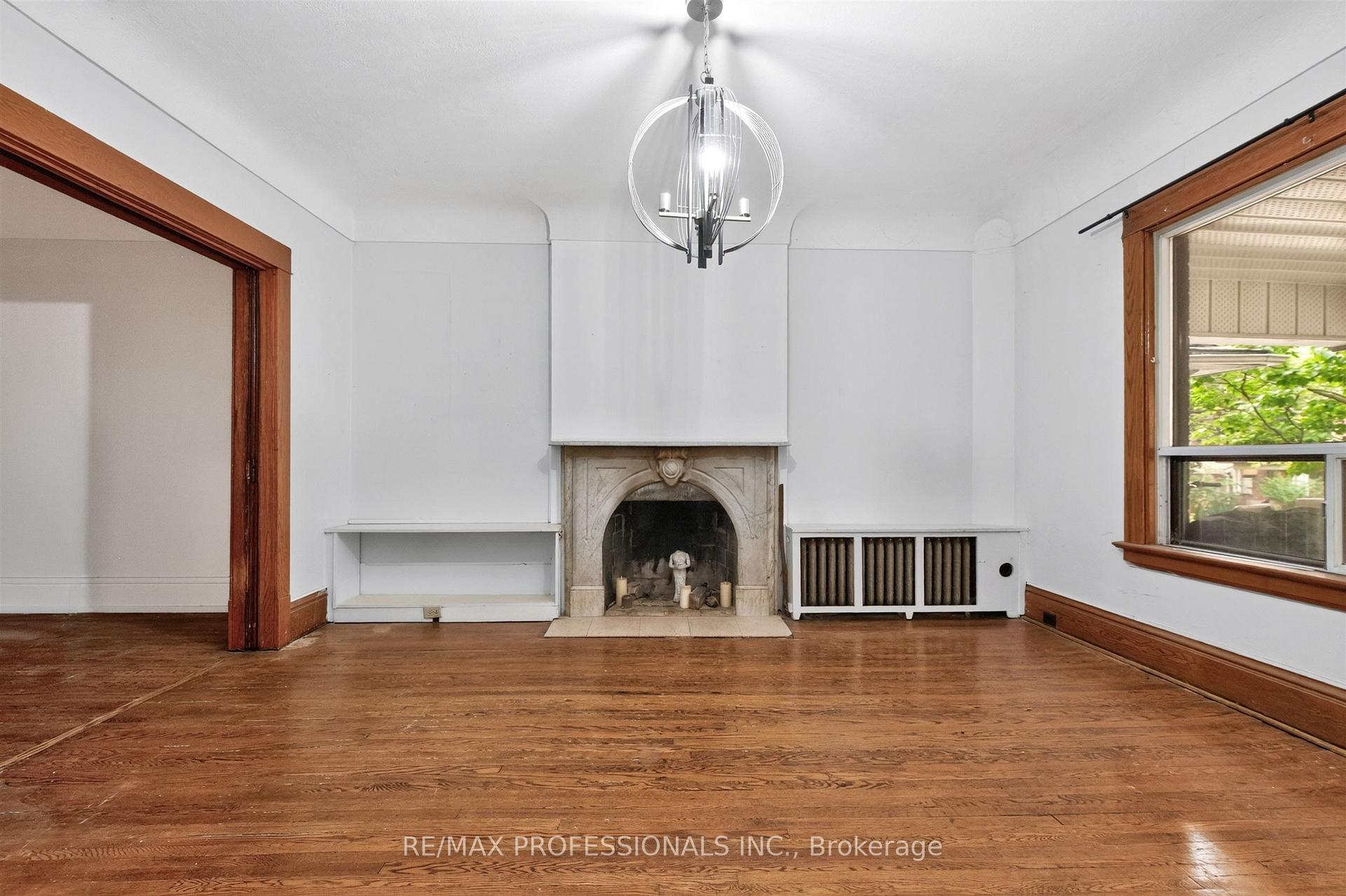 Photo 10 of 182 Geoffrey Street, Toronto, High Park-Swansea — HOMEH