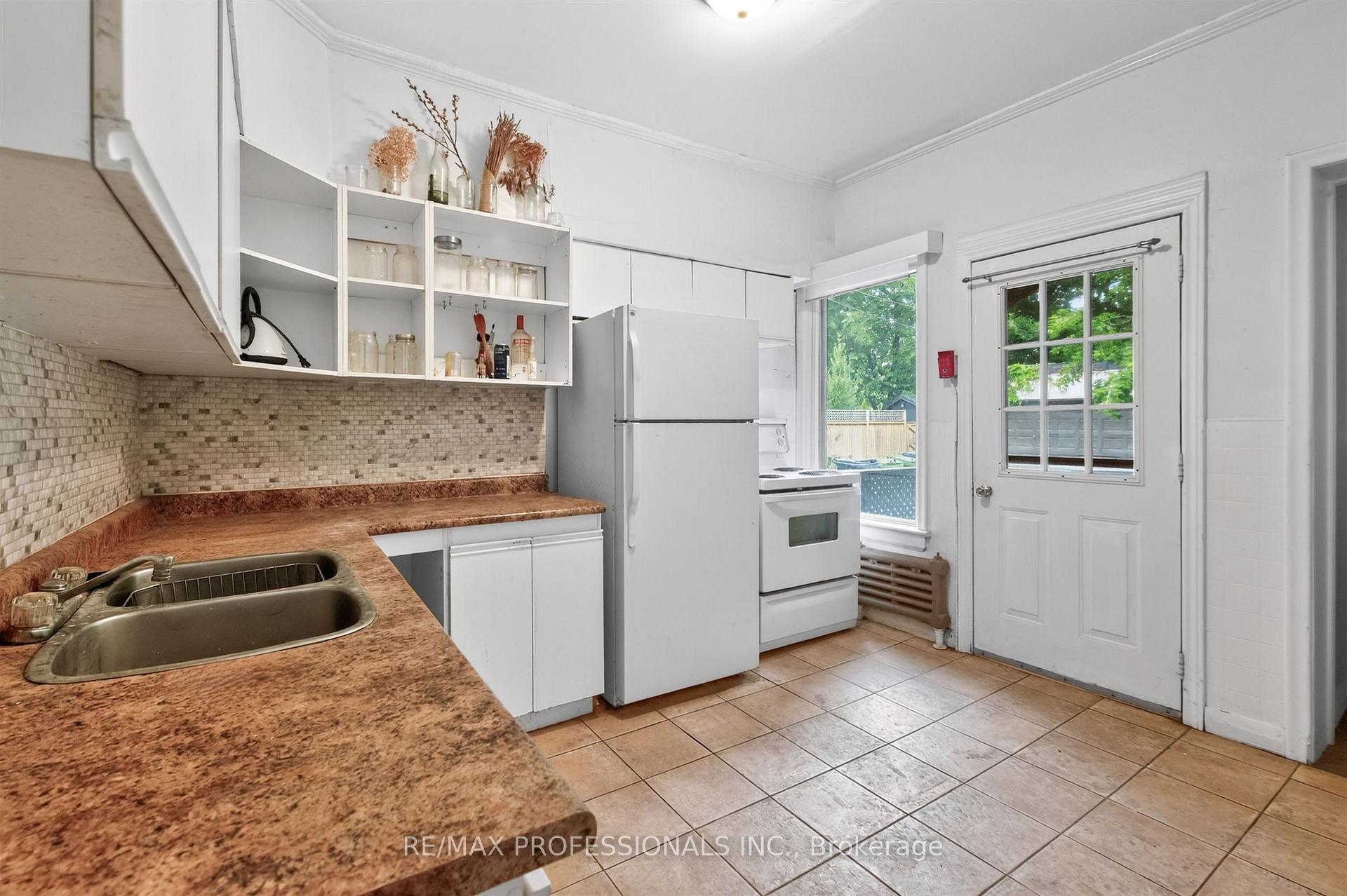 Photo 14 of 182 Geoffrey Street, Toronto, High Park-Swansea — HOMEH