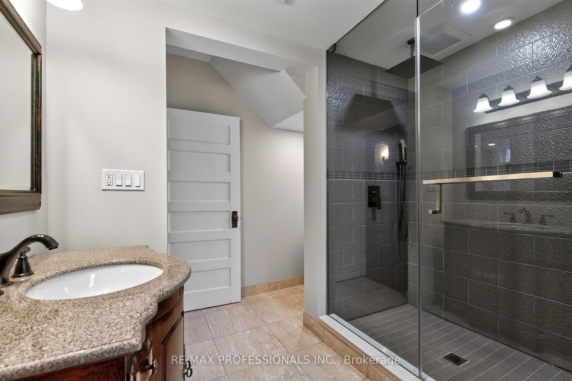 Photo 31 of 182 Geoffrey Street, Toronto, High Park-Swansea — HOMEH