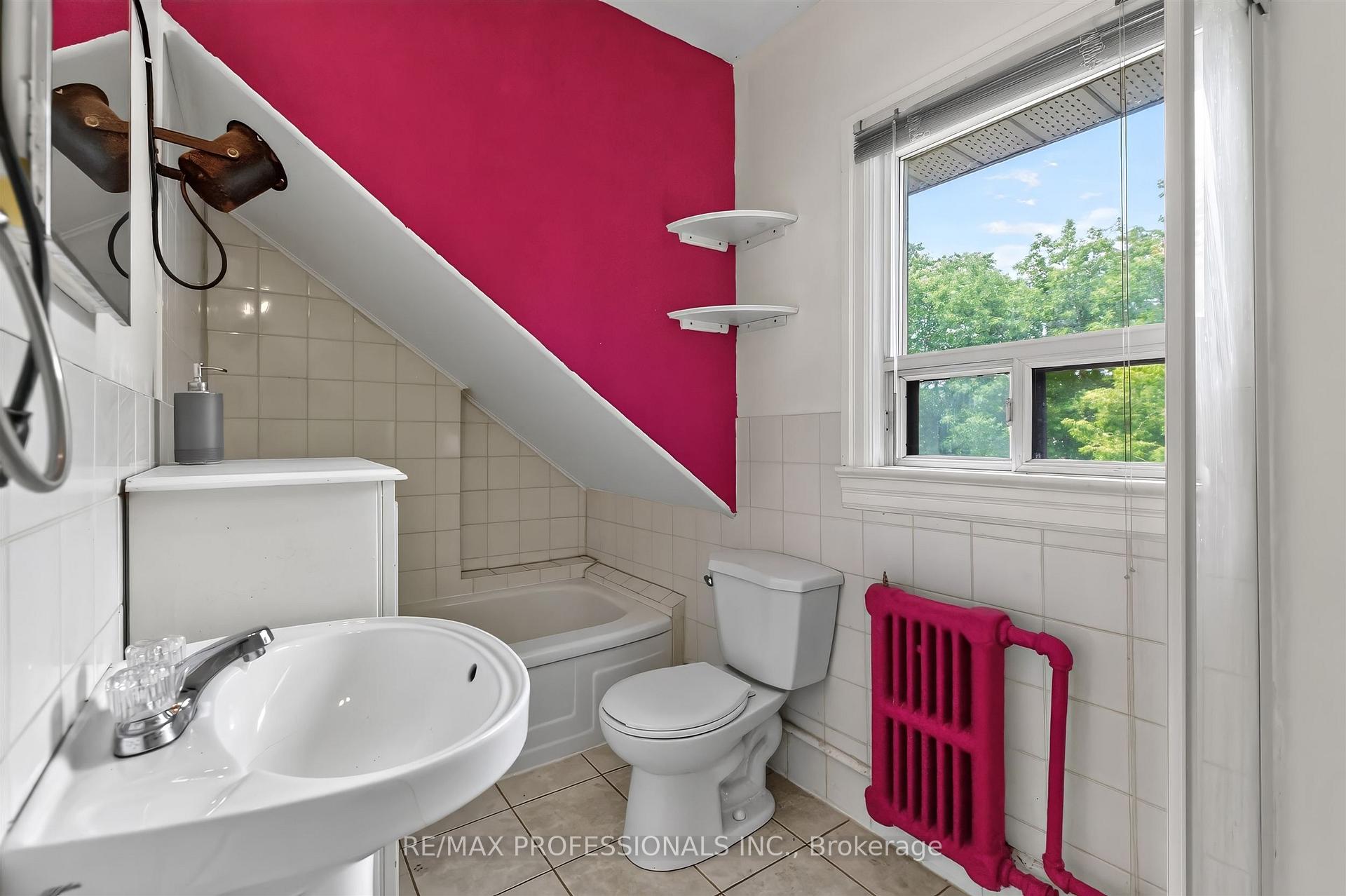 Photo 37 of 182 Geoffrey Street, Toronto, High Park-Swansea — HOMEH