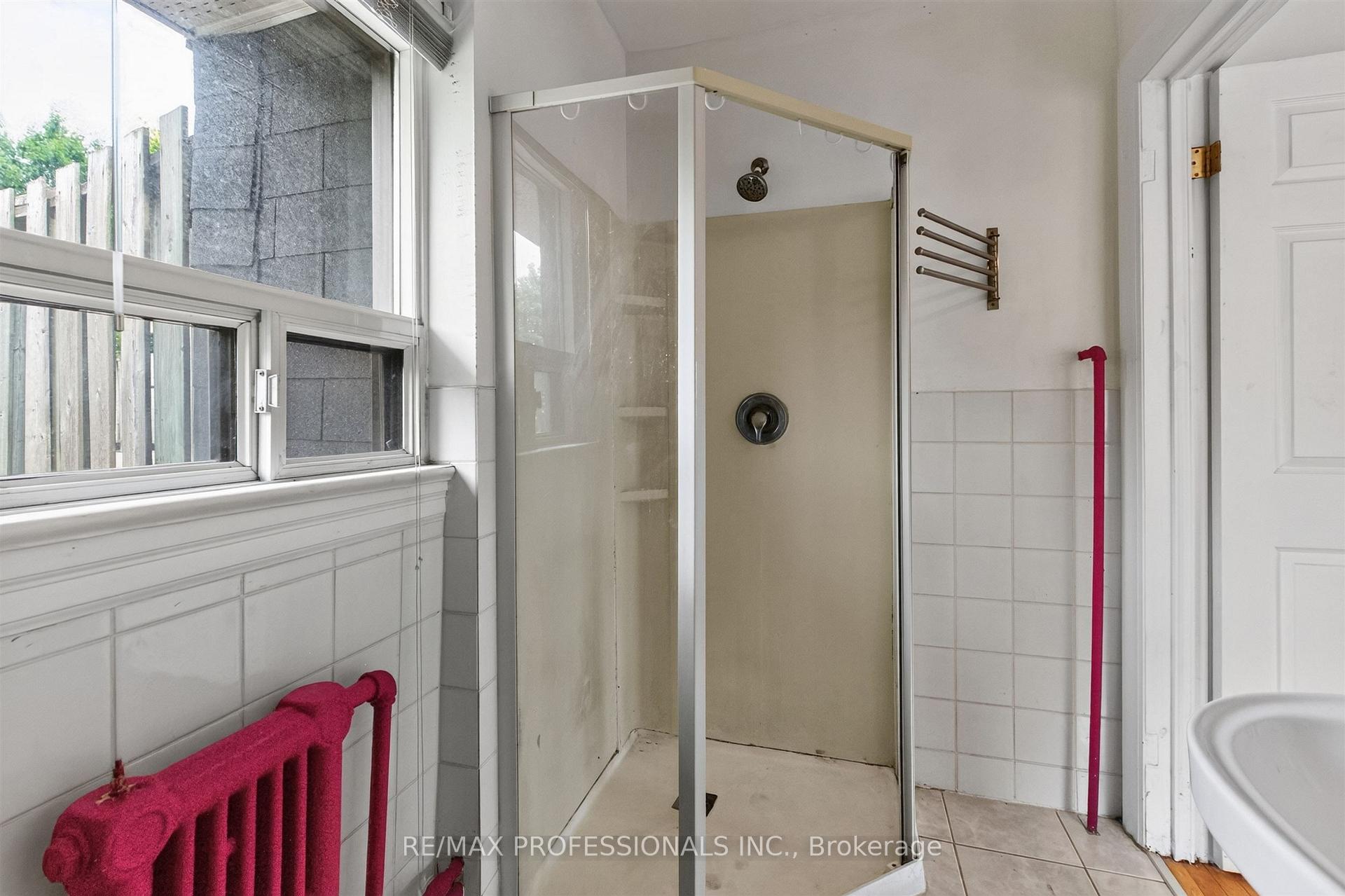 Photo 38 of 182 Geoffrey Street, Toronto, High Park-Swansea — HOMEH