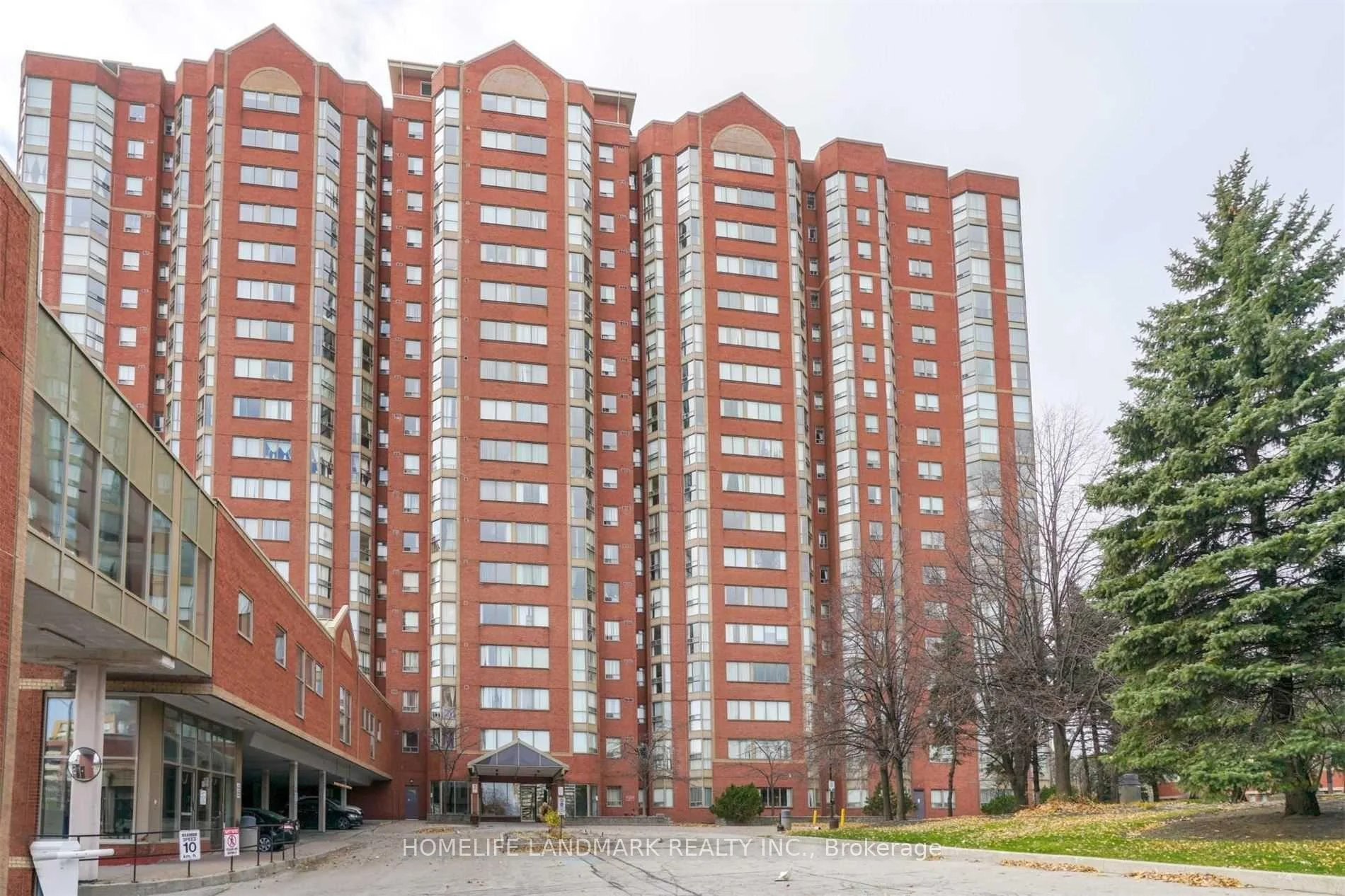 Front of Unit 901, 2460 Eglinton Avenue E