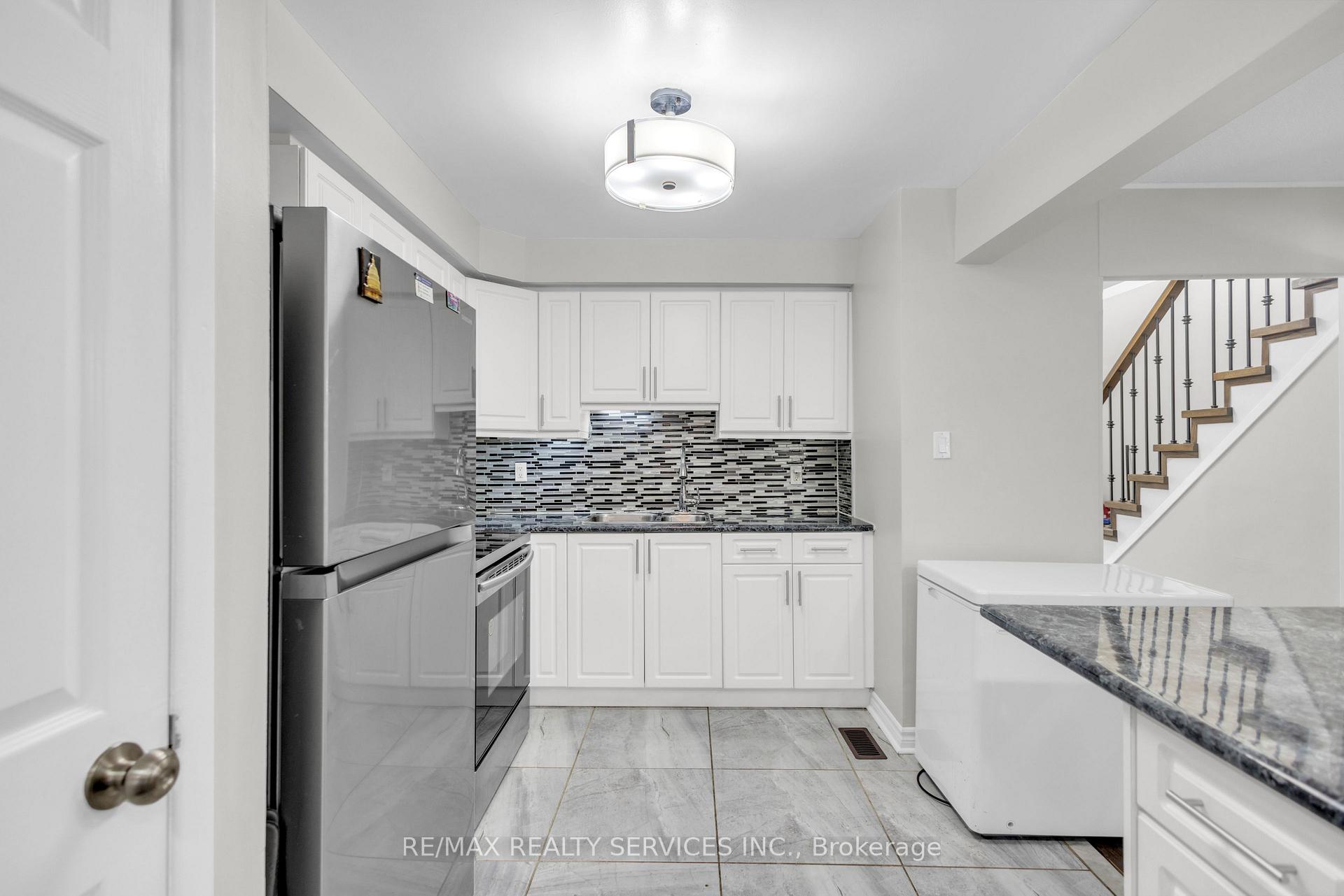 Photo 2 of Unit 115, 115 Foster Crescent, Brampton, Brampton North — HOMEH