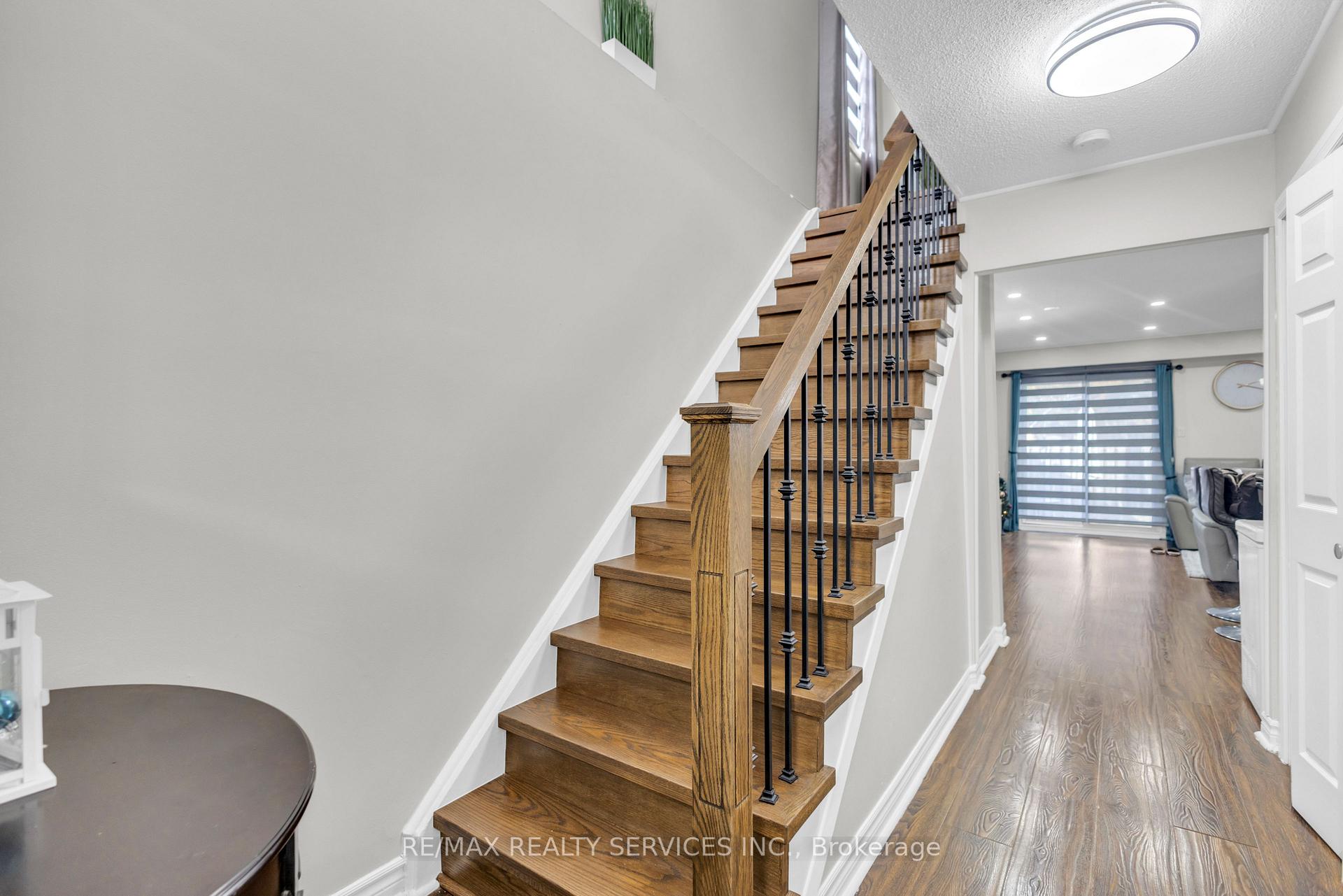 Photo 6 of Unit 115, 115 Foster Crescent, Brampton, Brampton North — HOMEH