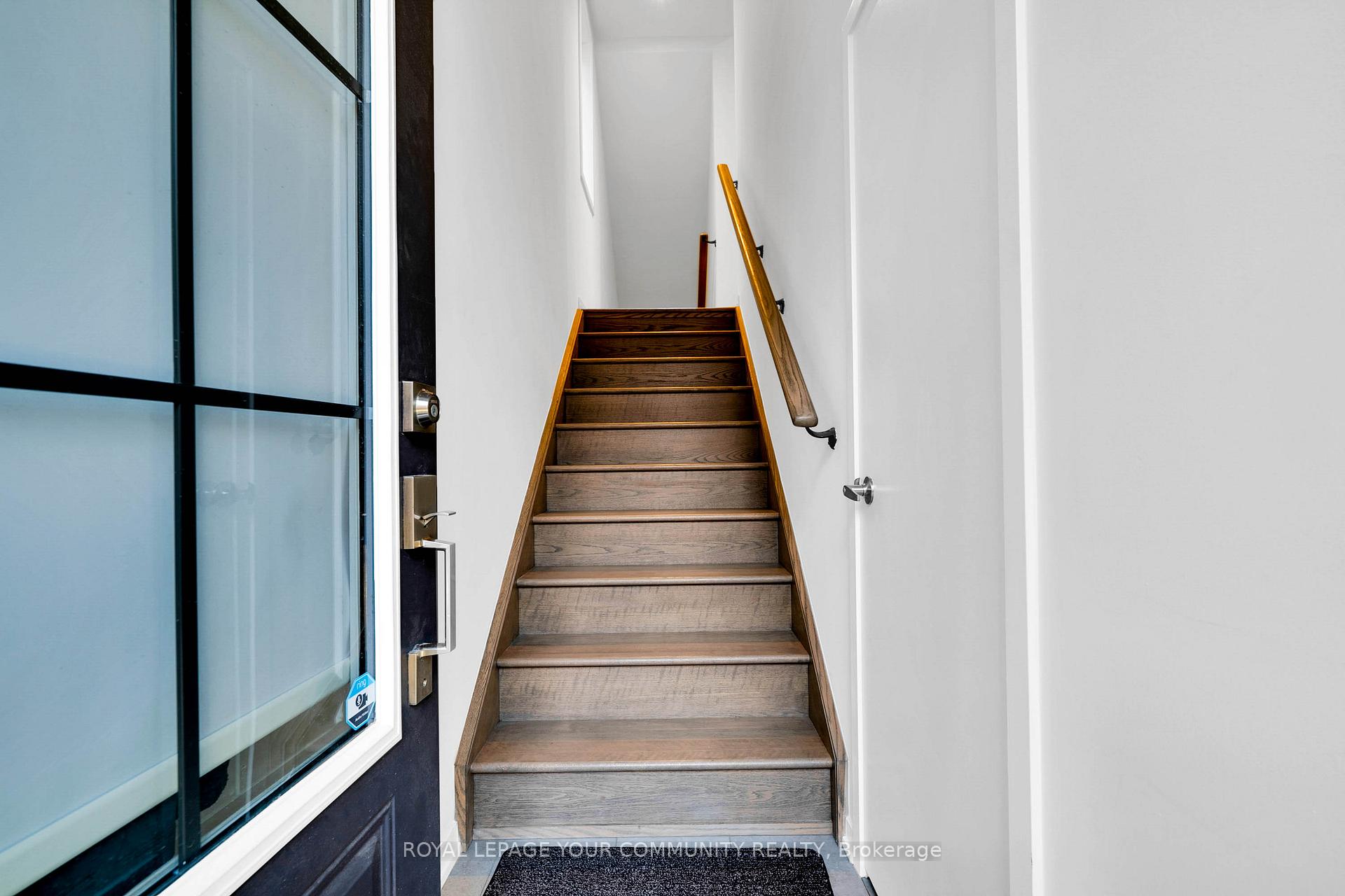 Photo 4 of 38 Arbour Green Crescent, Vaughan, Kleinburg — HOMEH