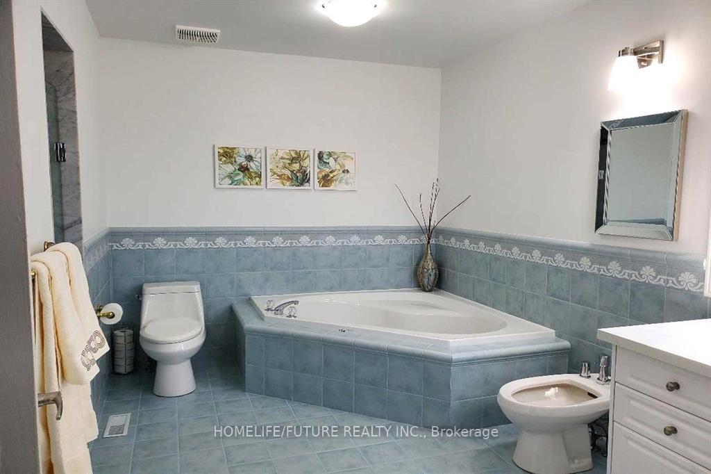 Photo 4 of Unit Main & 2nd, 109 Boxwood Crescent, Markham, Rouge Fairways — HOMEH