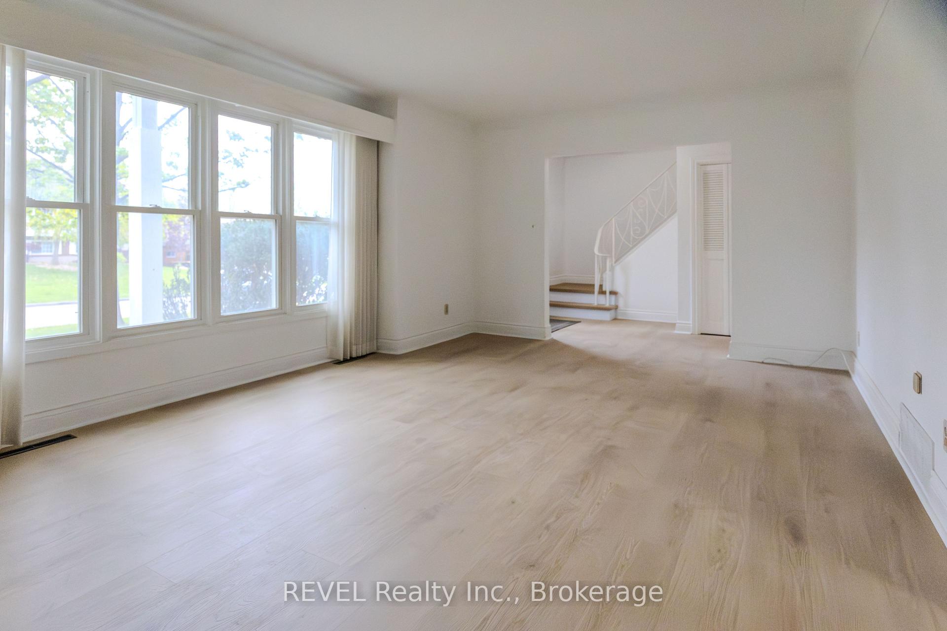 Photo 1 of 19 Woodington Crescent, St. Catharines, Glendale/Glenridge — HOMEH