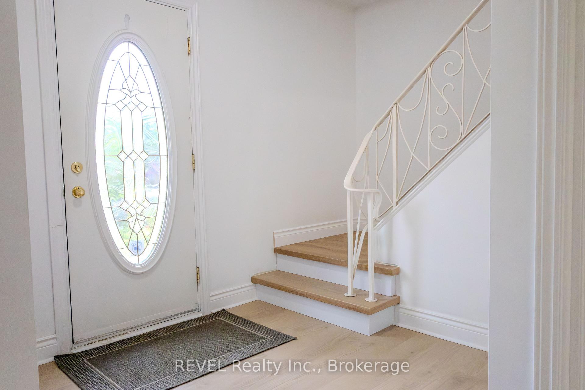 Photo 4 of 19 Woodington Crescent, St. Catharines, Glendale/Glenridge — HOMEH